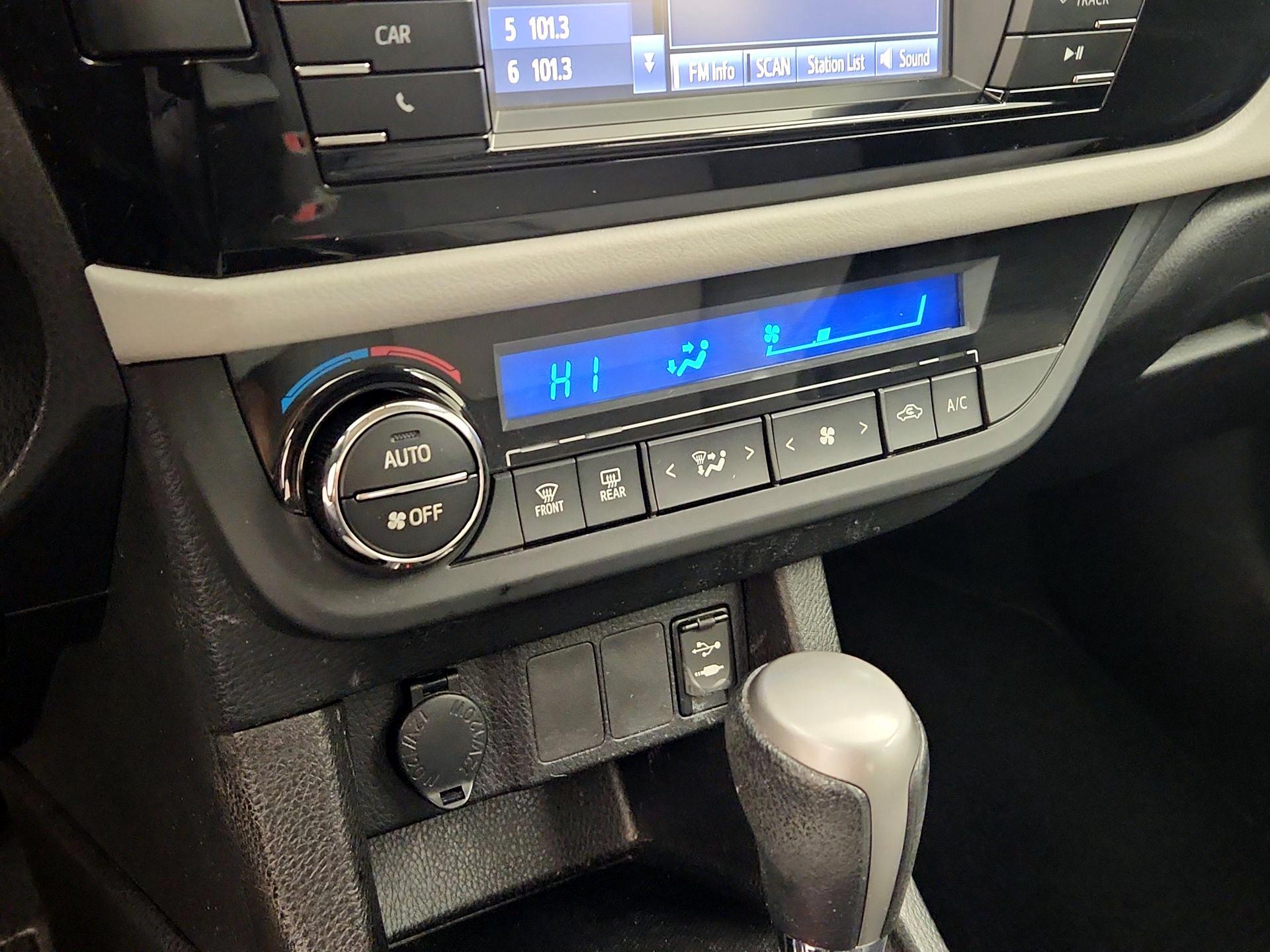 Thumbnail: 2014 Toyota Corolla - 16