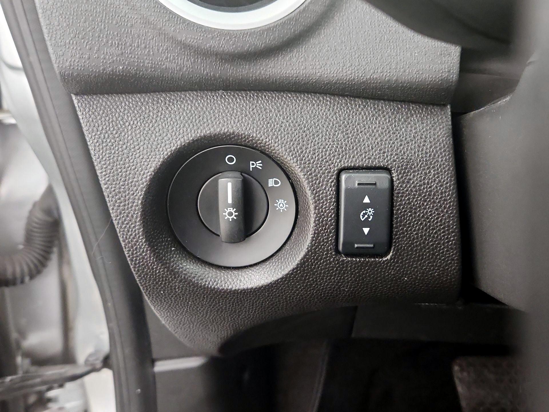 Thumbnail: 2014 Ford Fiesta - 13