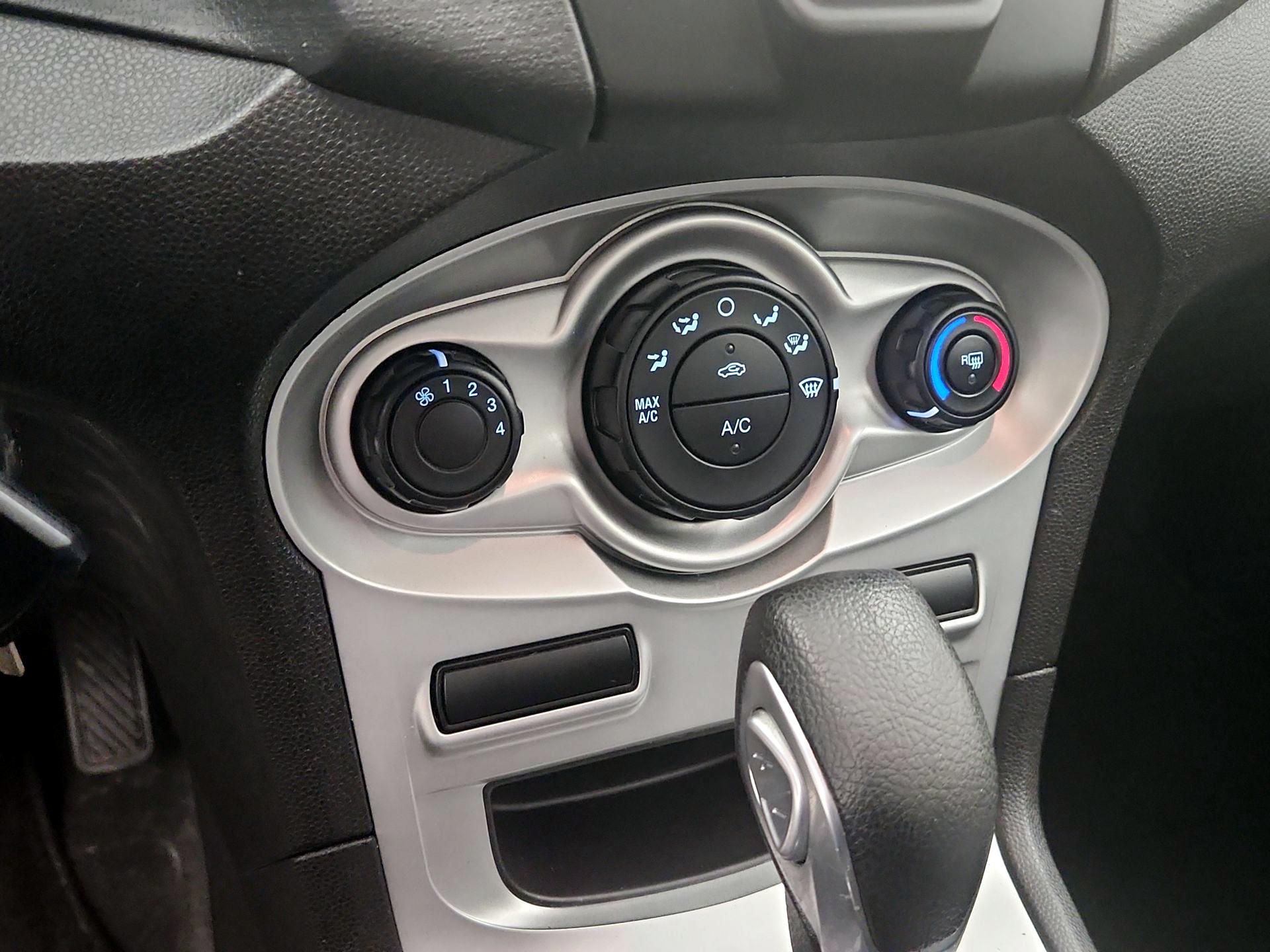 Thumbnail: 2014 Ford Fiesta - 15