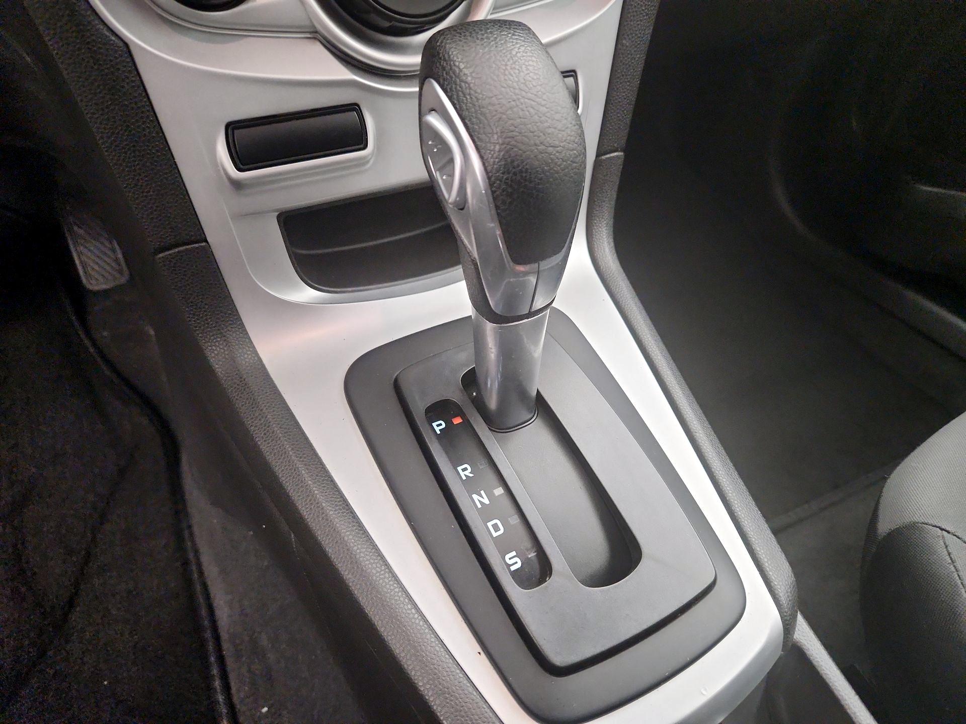 Thumbnail: 2014 Ford Fiesta - 16