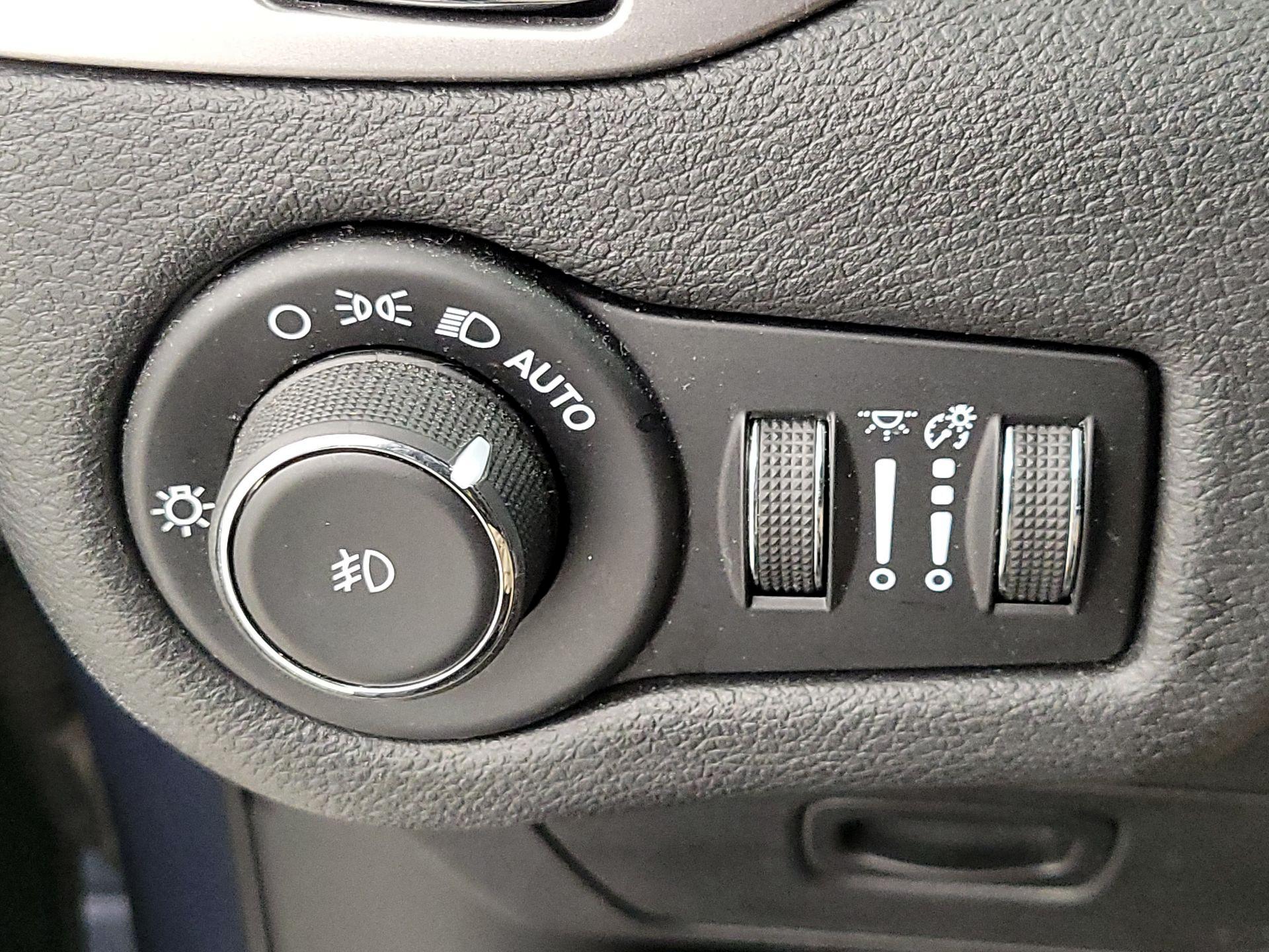 Thumbnail: 2019 Jeep Cherokee - 13