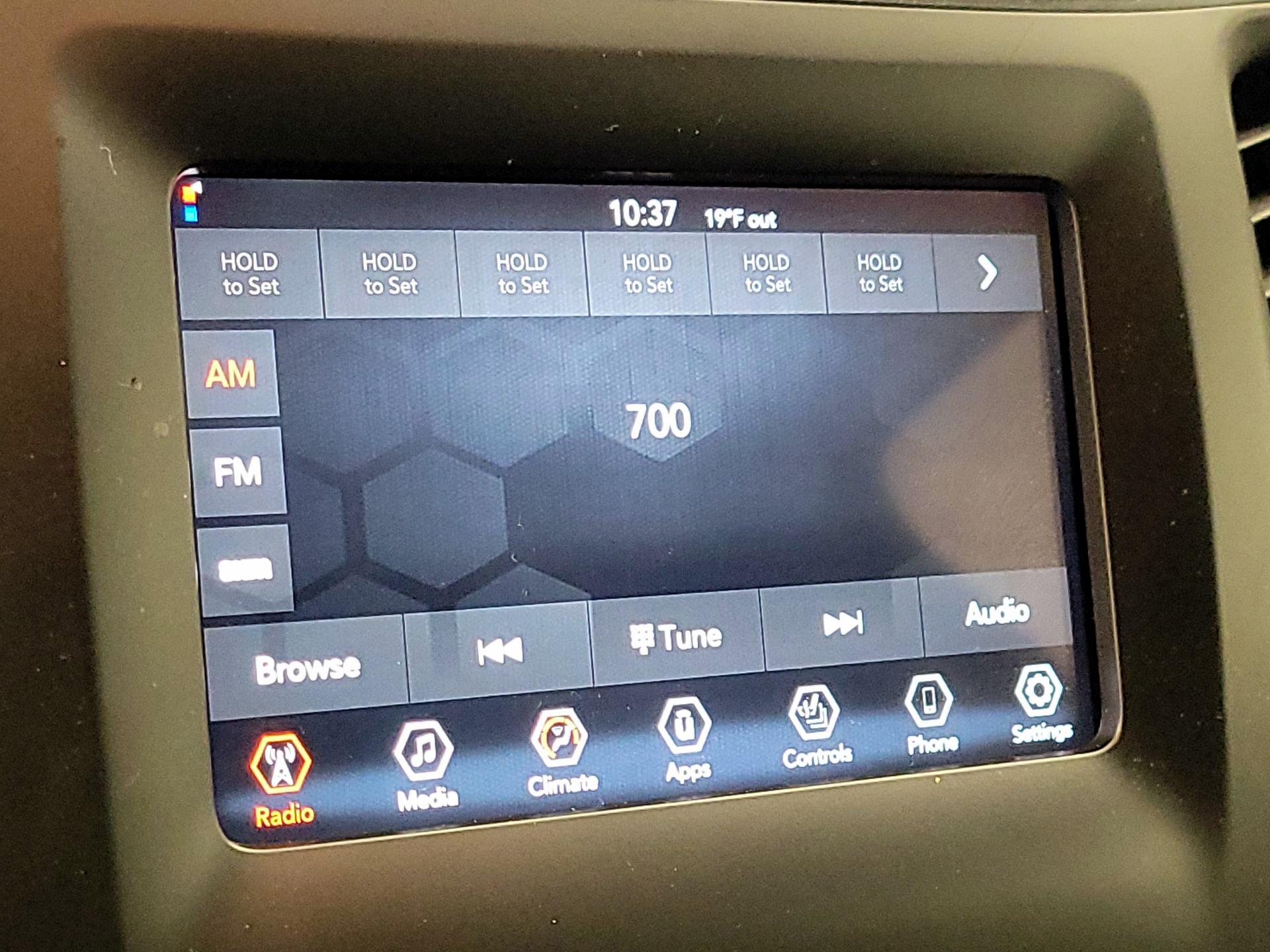 Thumbnail: 2019 Jeep Cherokee - 15