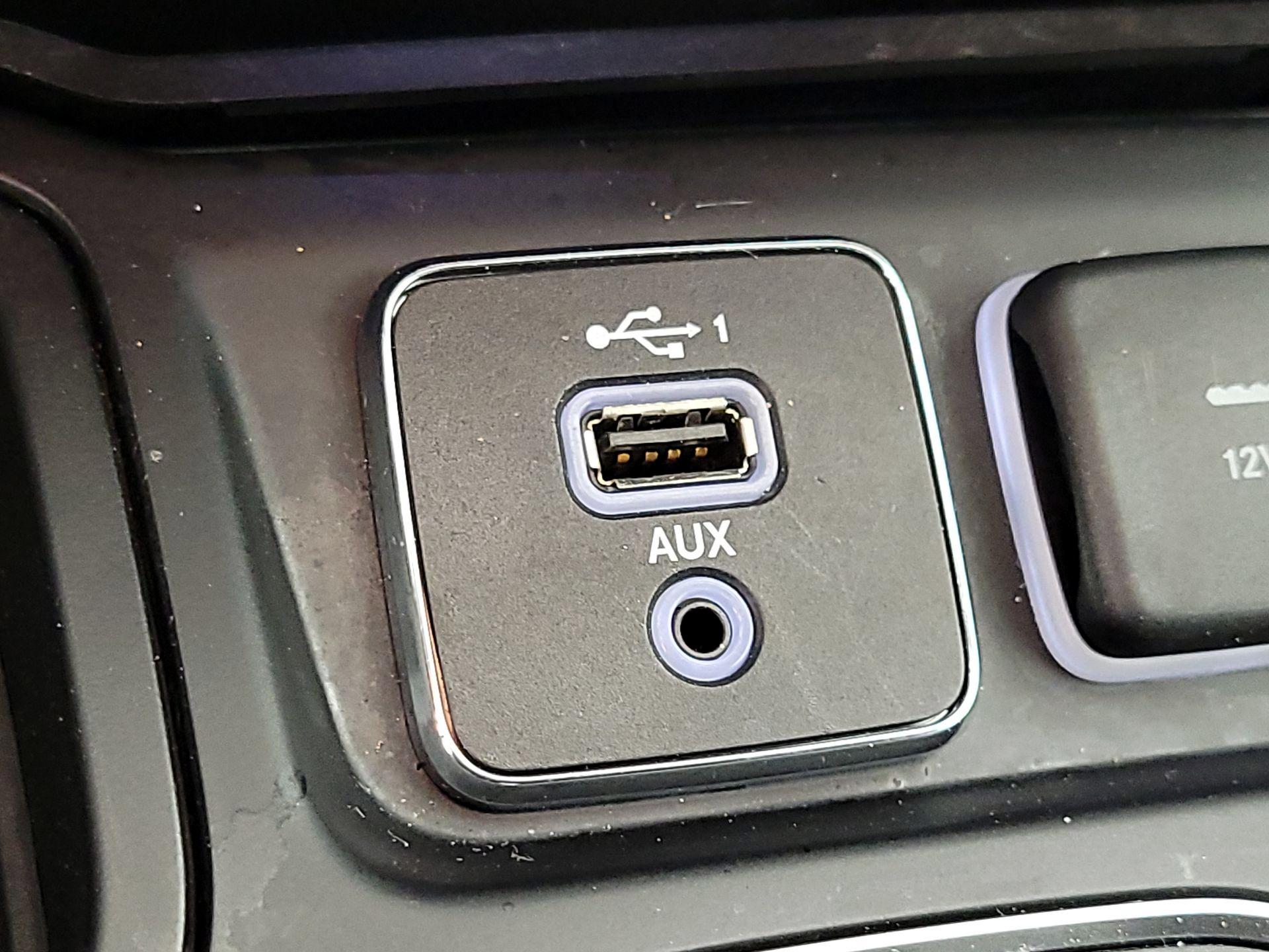 Thumbnail: 2019 Jeep Cherokee - 18