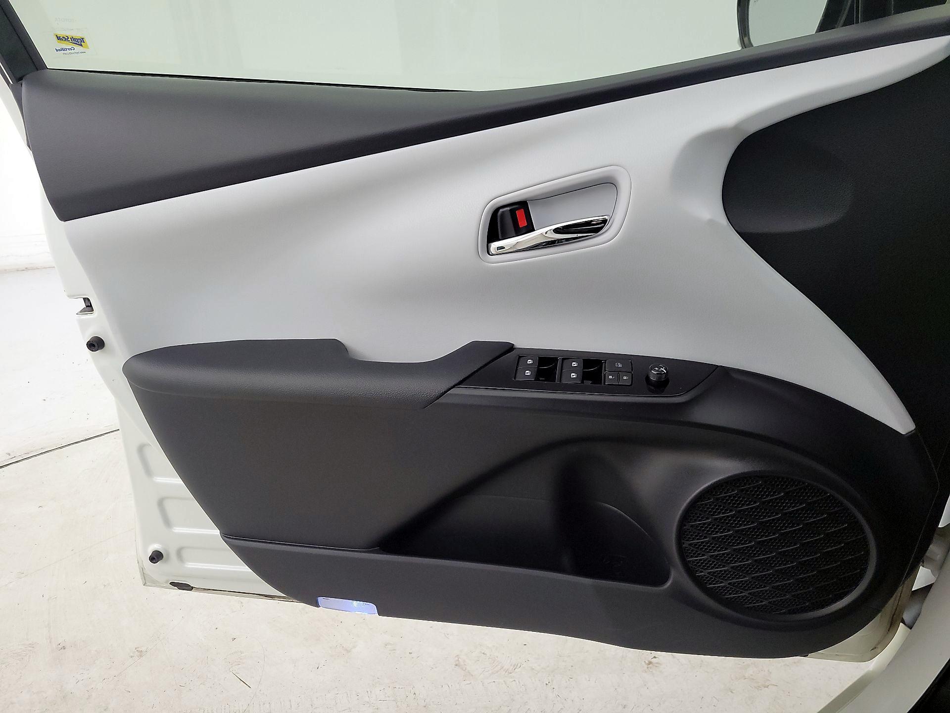 Thumbnail: 2018 Toyota Prius Prime - 12