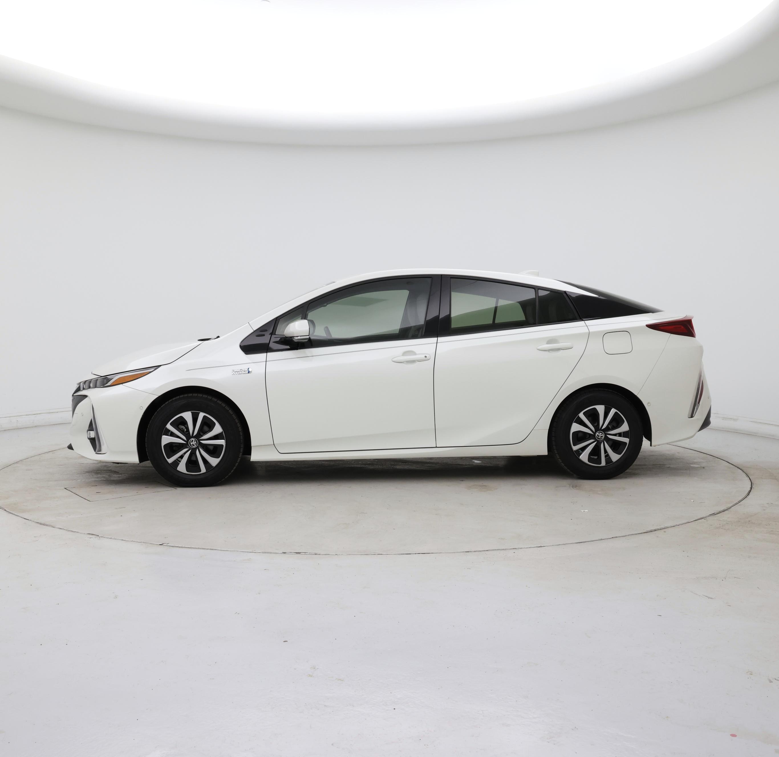 Thumbnail: 2018 Toyota Prius Prime - 3