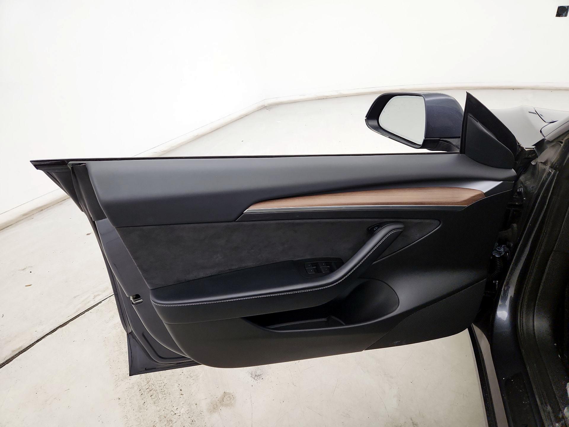 Thumbnail: 2022 Tesla Model 3 - 10