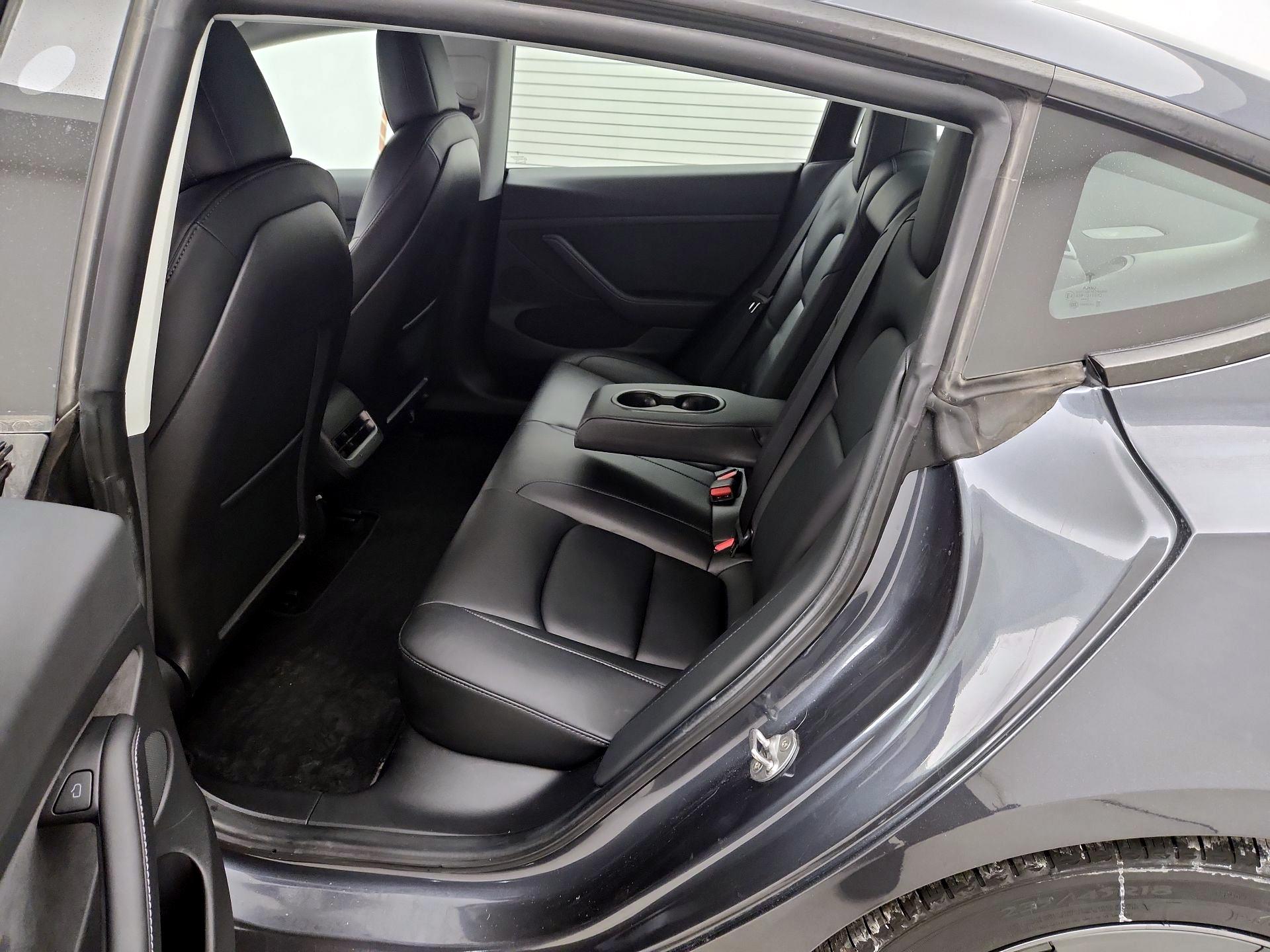 Thumbnail: 2022 Tesla Model 3 - 16