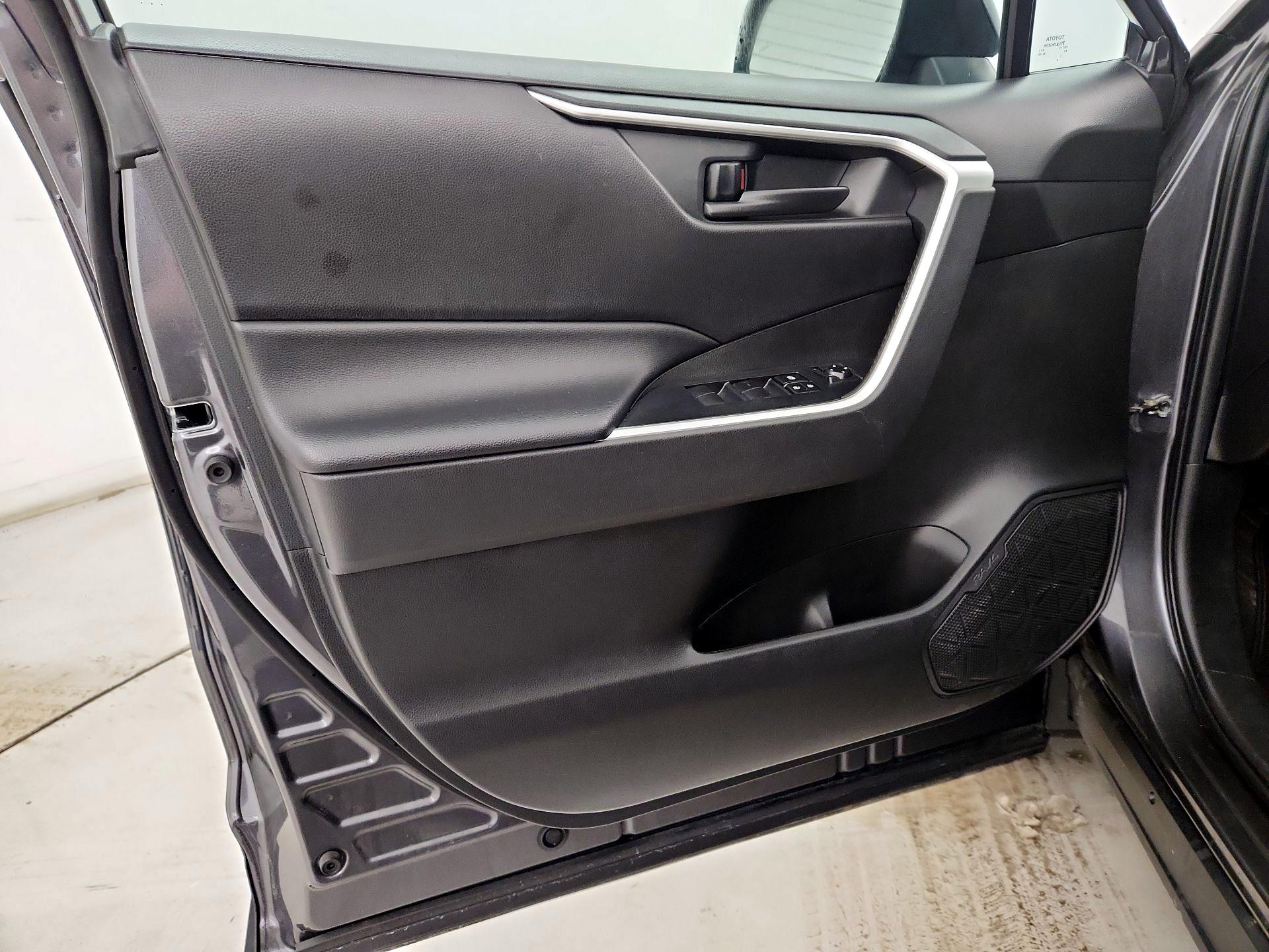 Thumbnail: 2022 Toyota RAV4 - 12