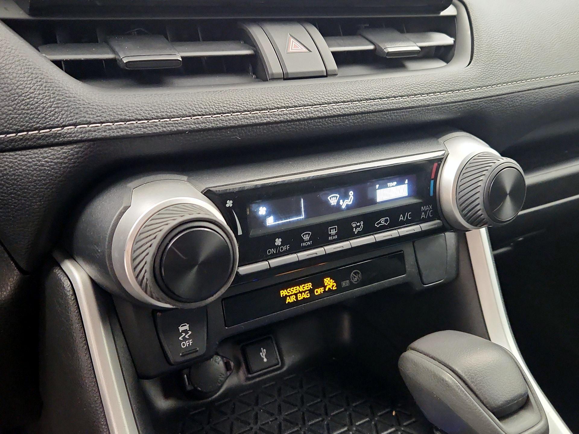 Thumbnail: 2022 Toyota RAV4 - 16