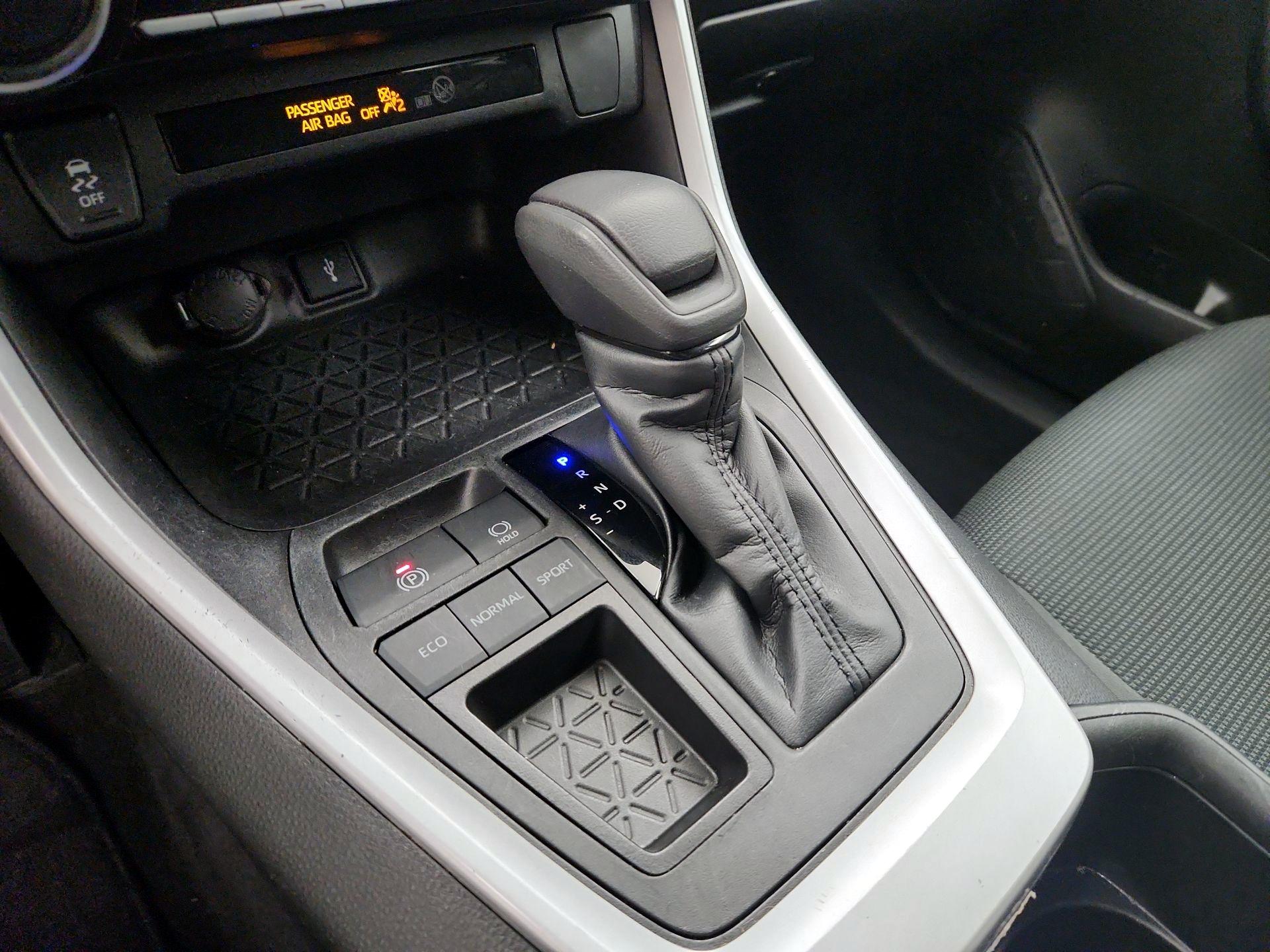 Thumbnail: 2022 Toyota RAV4 - 17