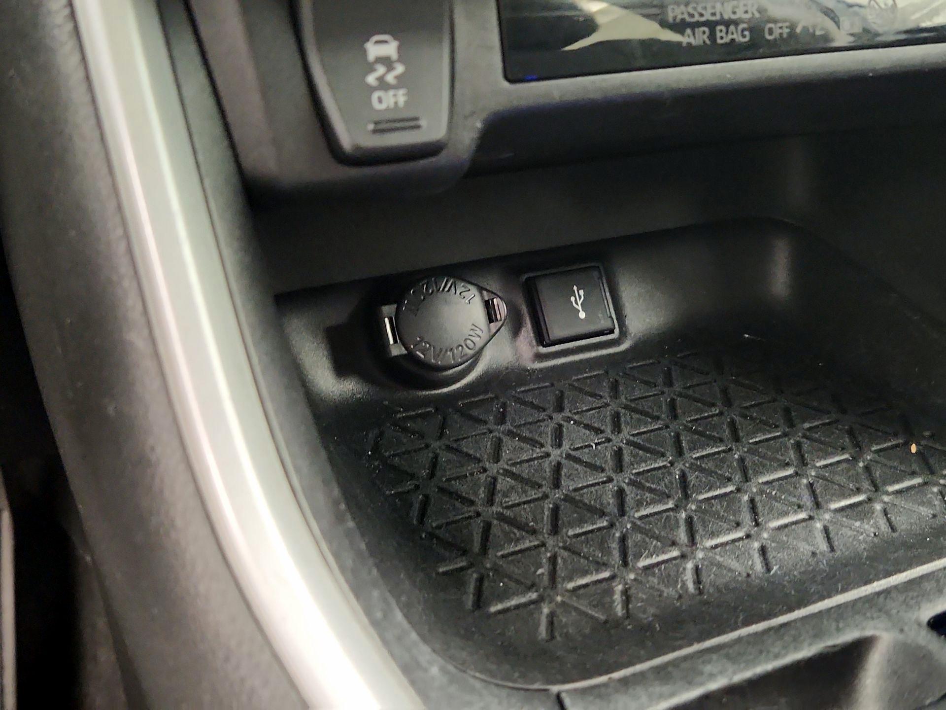 Thumbnail: 2022 Toyota RAV4 - 18