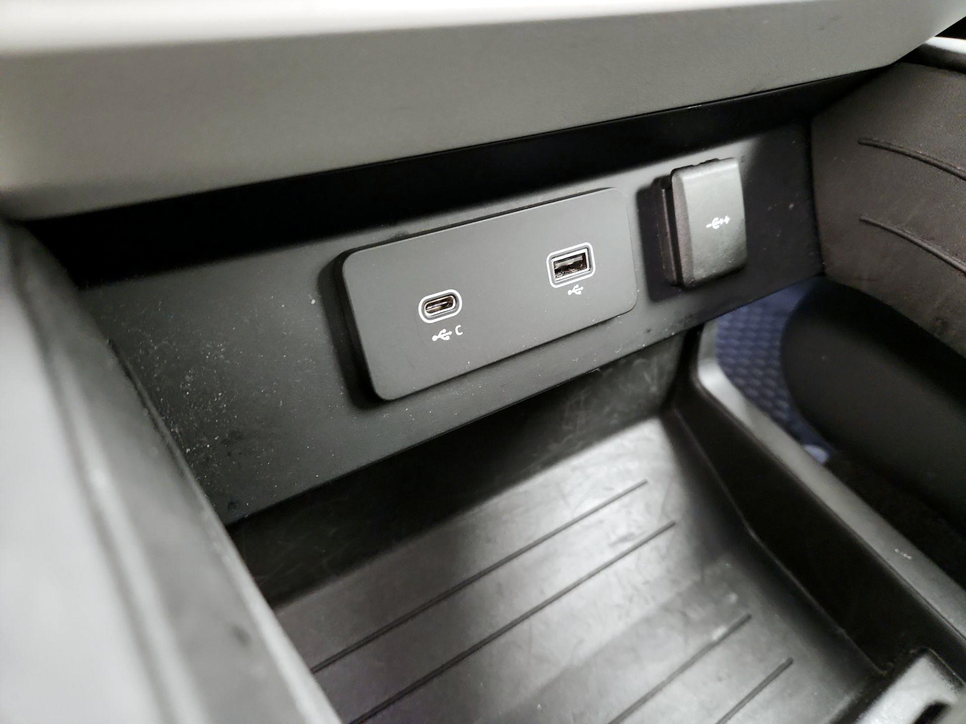 Thumbnail: 2024 Land Rover Defender - 19