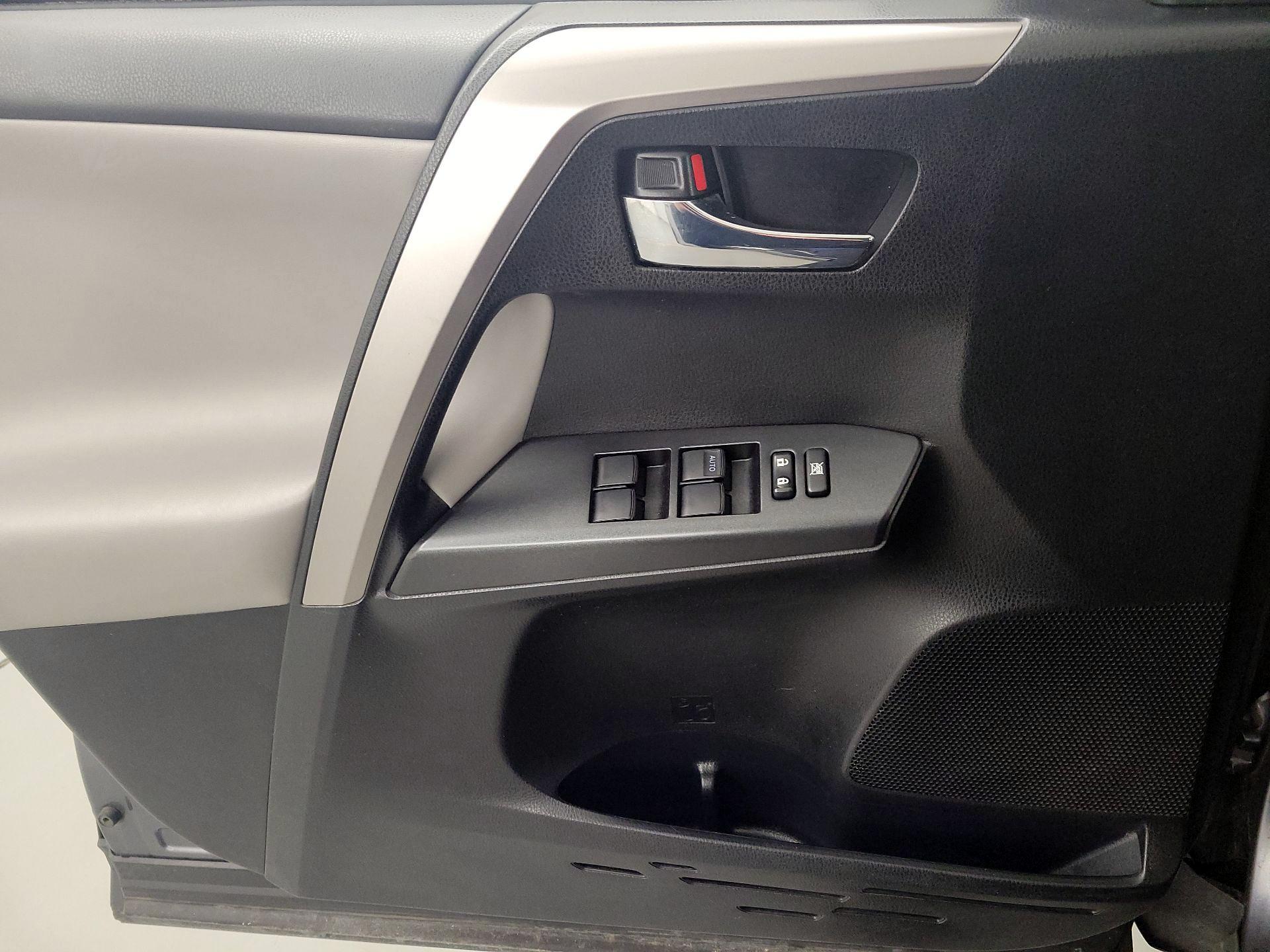 Thumbnail: 2017 Toyota RAV4 - 12