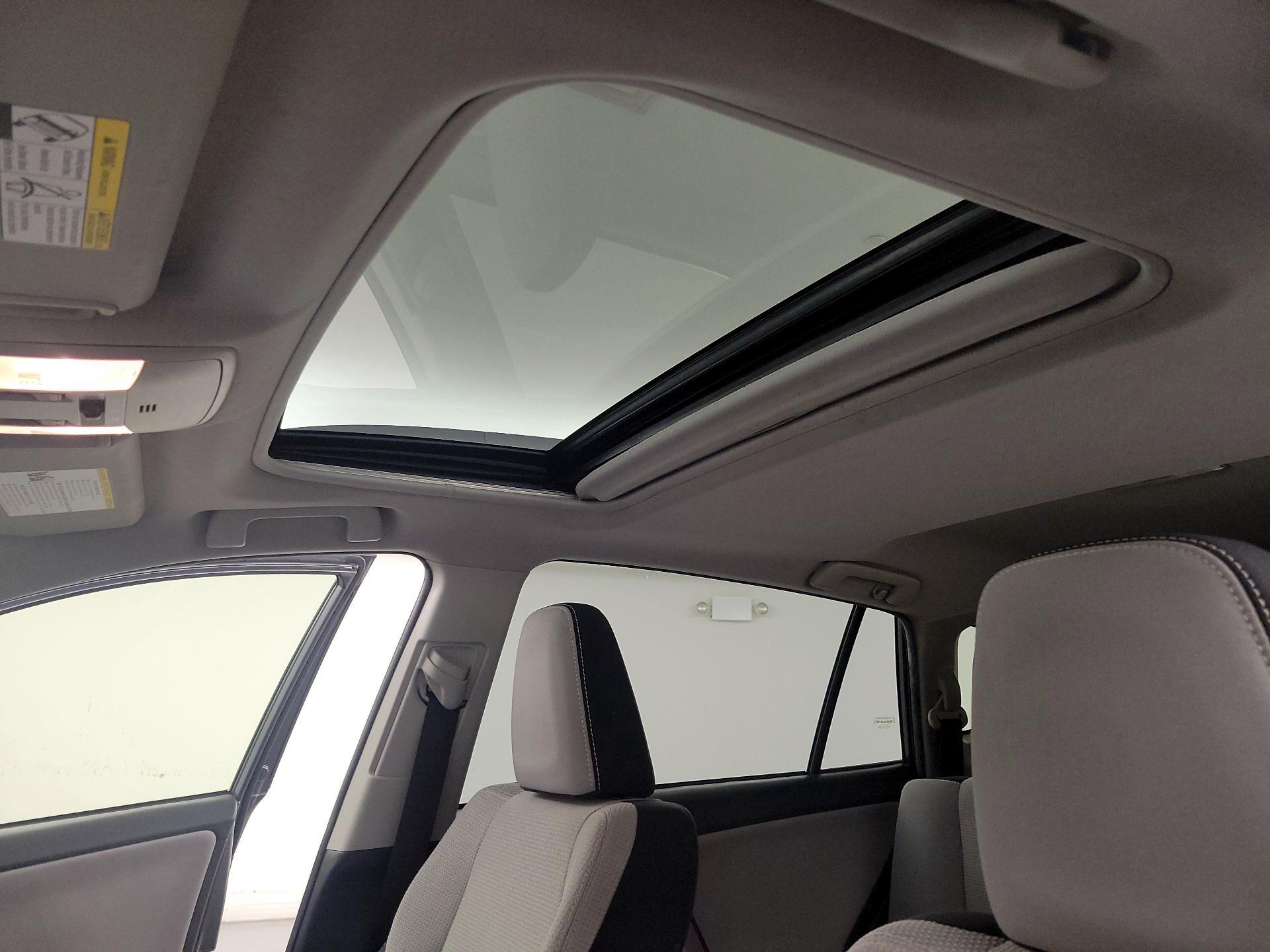 Thumbnail: 2017 Toyota RAV4 - 20