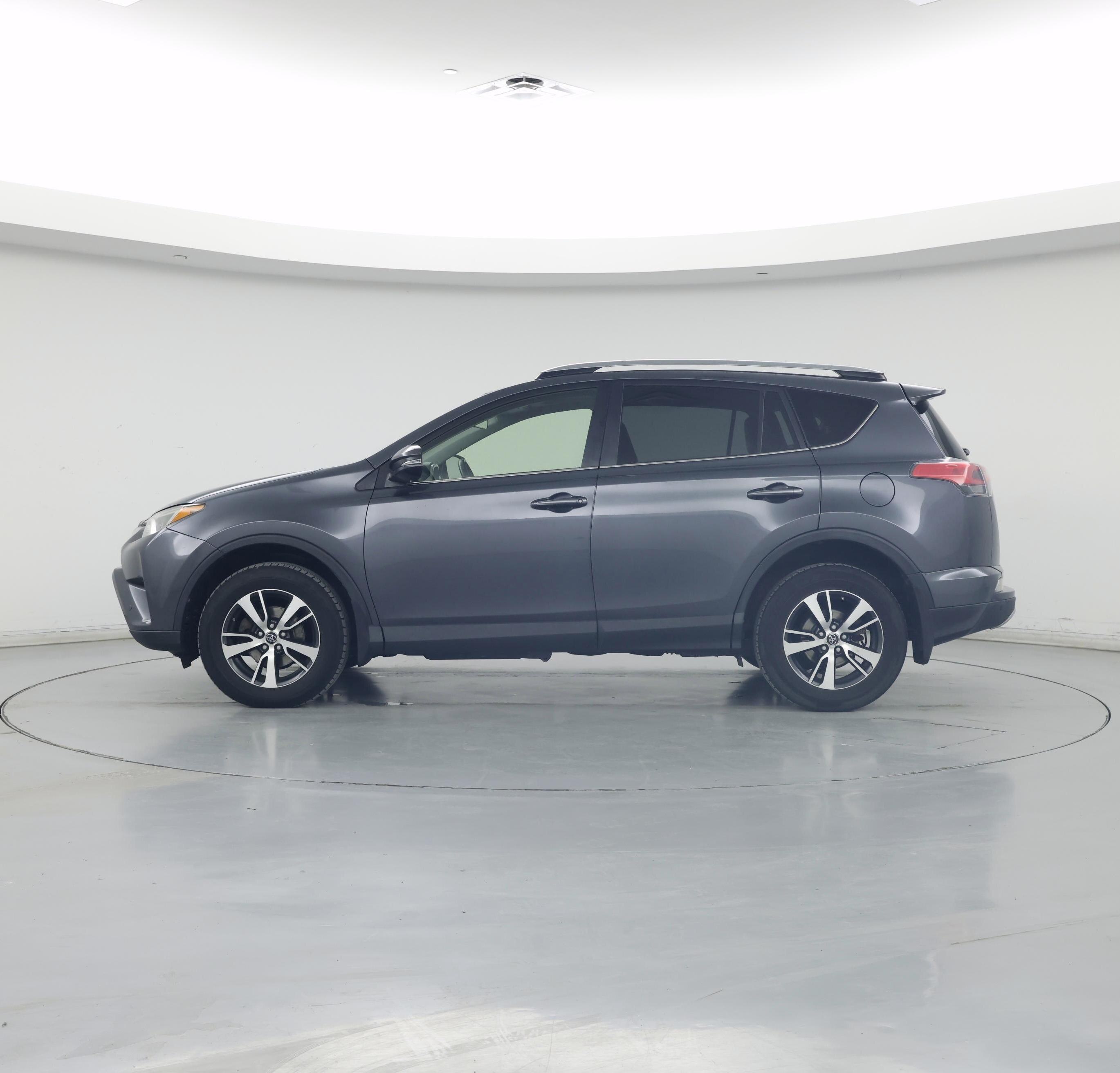 Thumbnail: 2017 Toyota RAV4 - 3