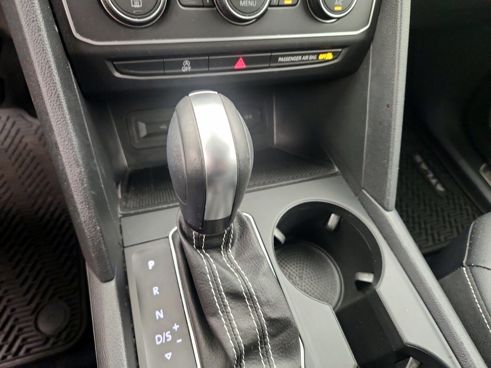 Thumbnail: 2021 Volkswagen Atlas - 17