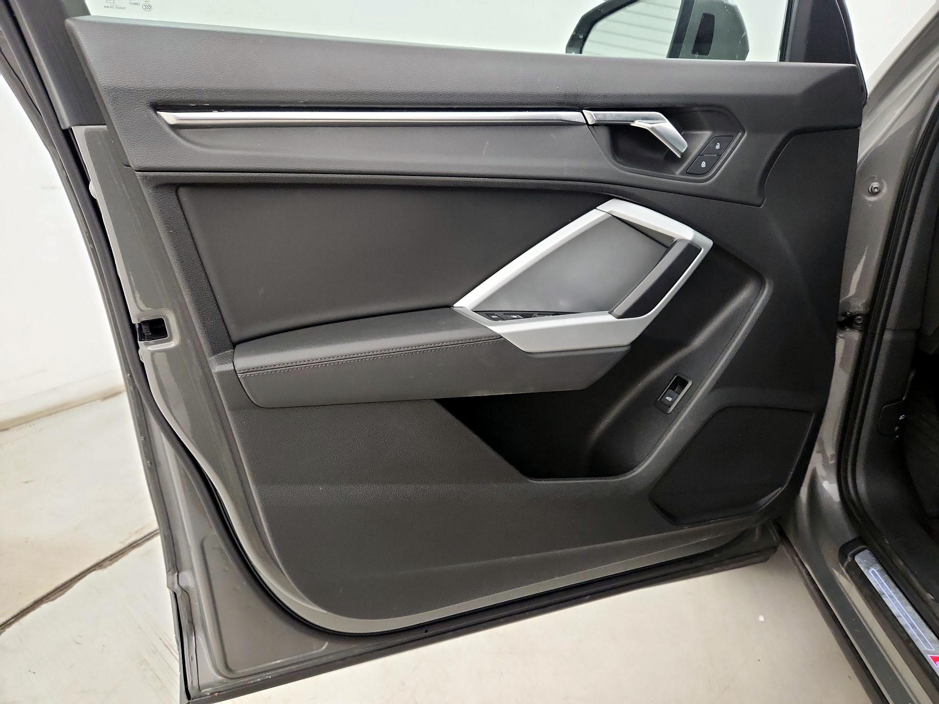 Thumbnail: 2020 Audi Q3 - 12