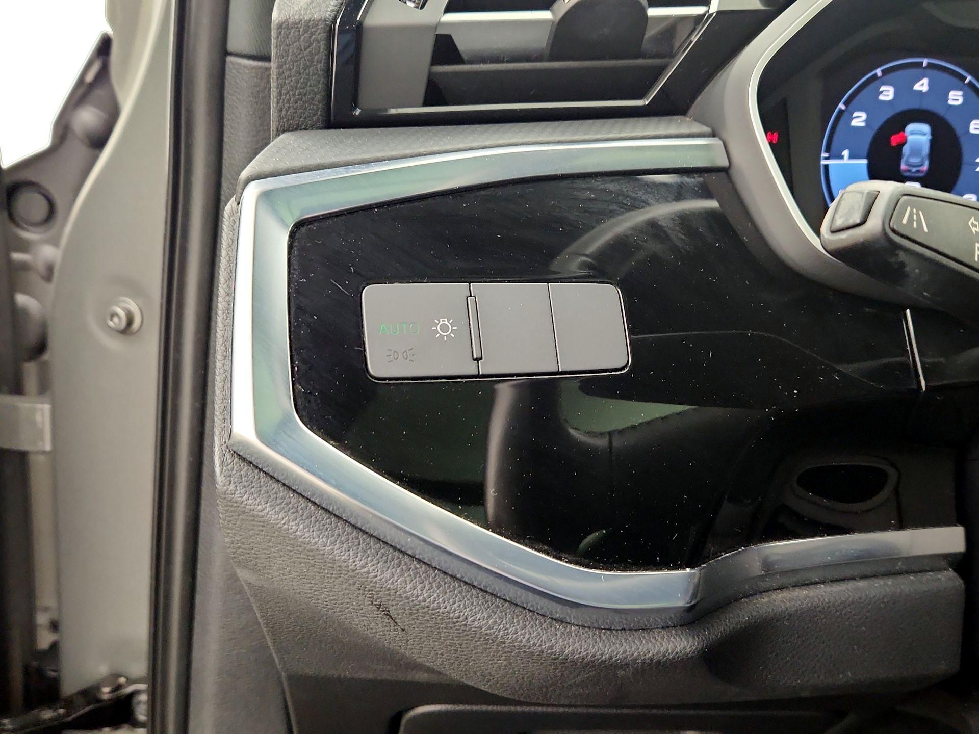 Thumbnail: 2020 Audi Q3 - 13