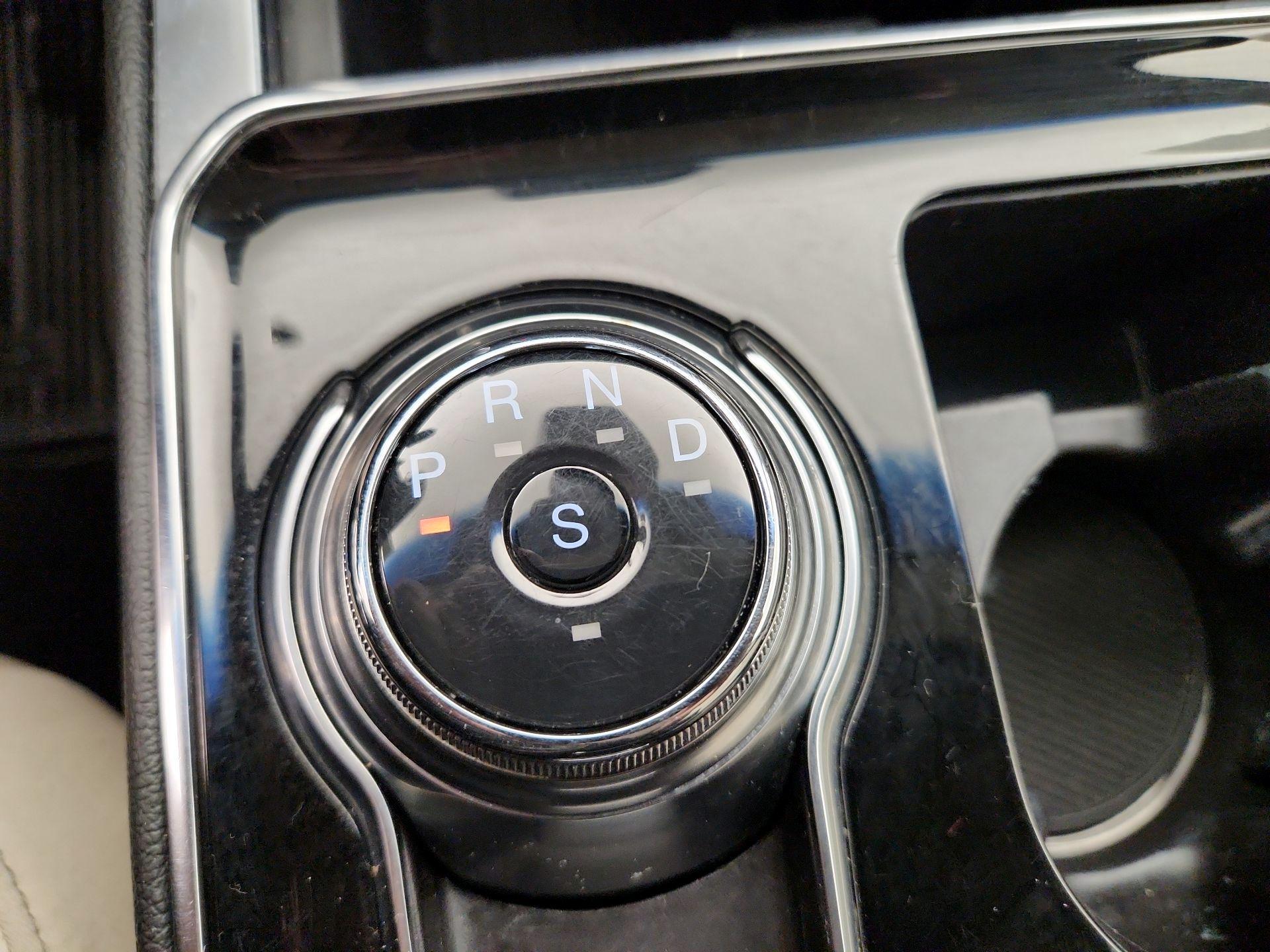 Thumbnail: 2019 Ford Edge - 17