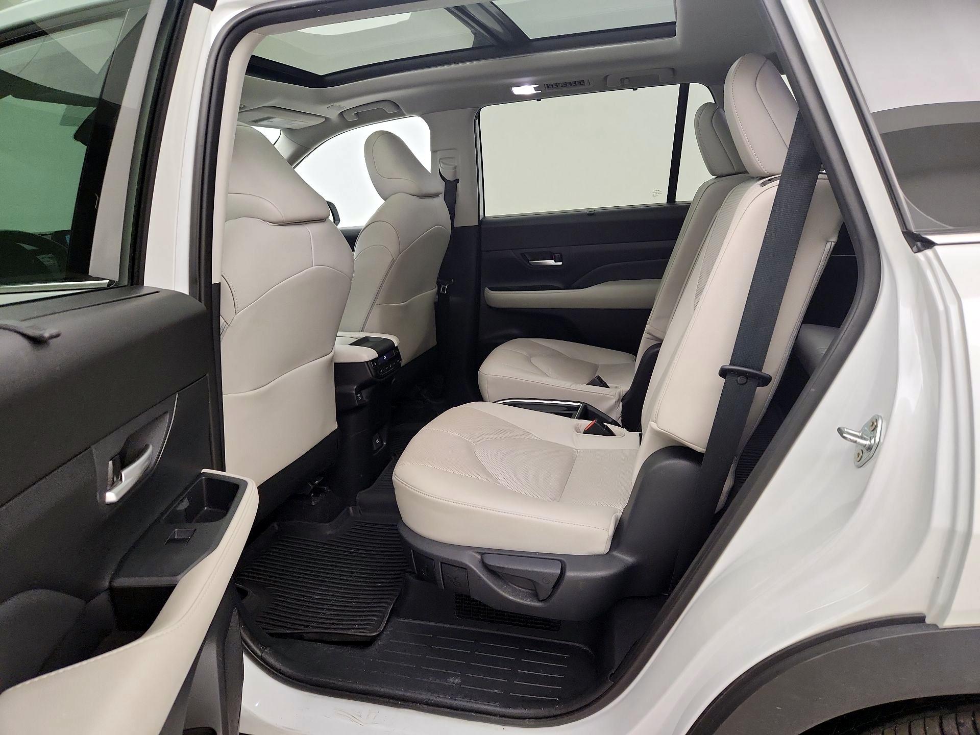 Thumbnail: 2024 Toyota Highlander - 20