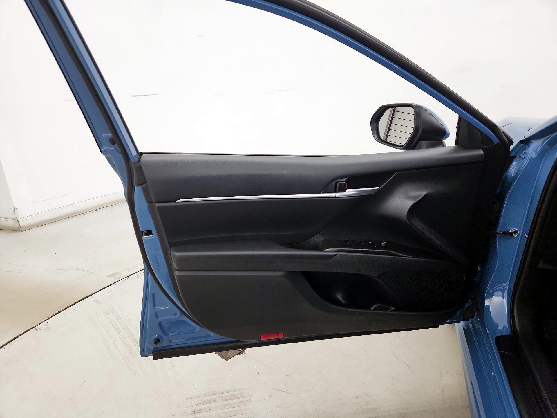 Thumbnail: 2023 Toyota Camry - 12