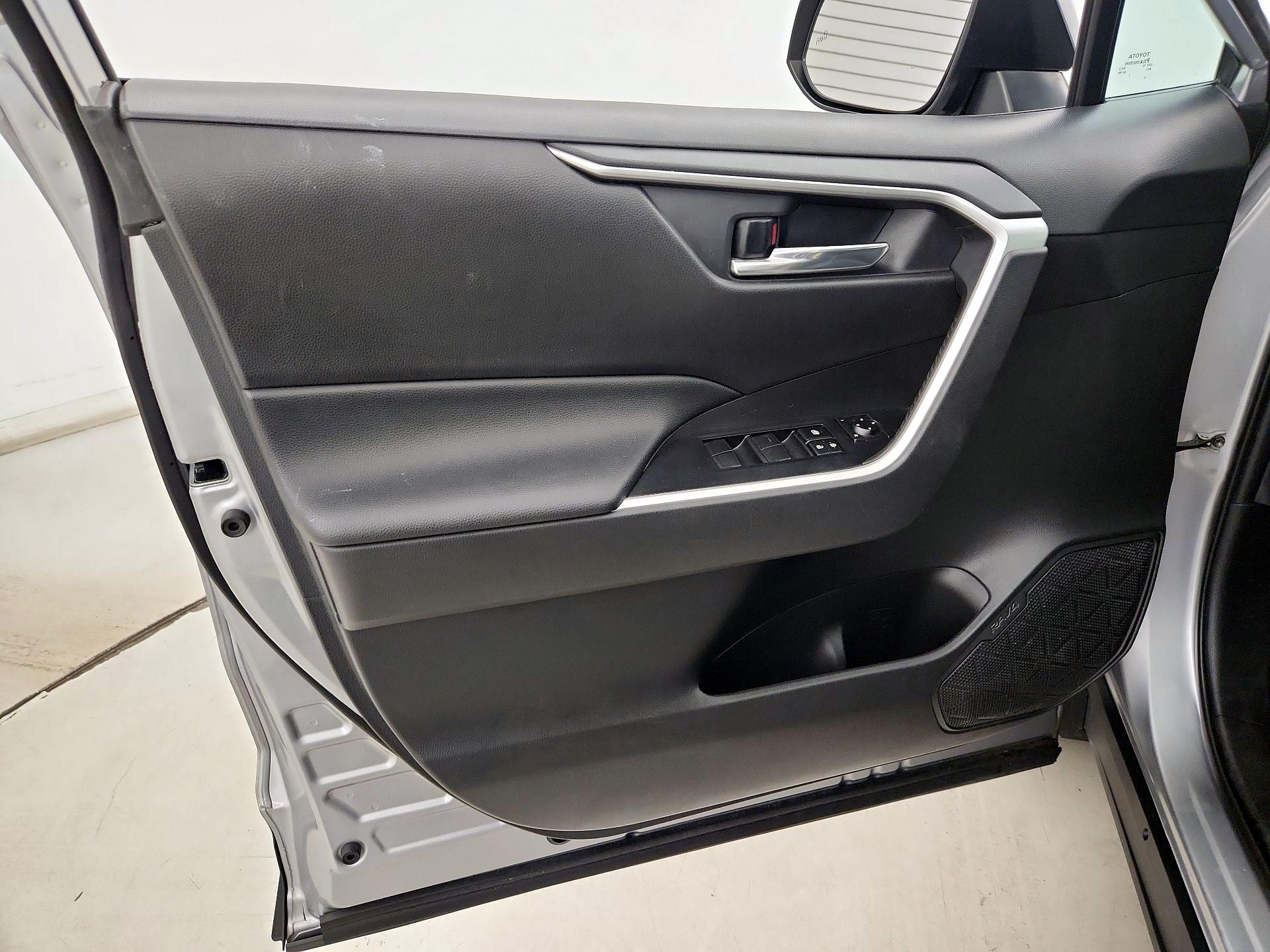 Thumbnail: 2021 Toyota RAV4 - 12