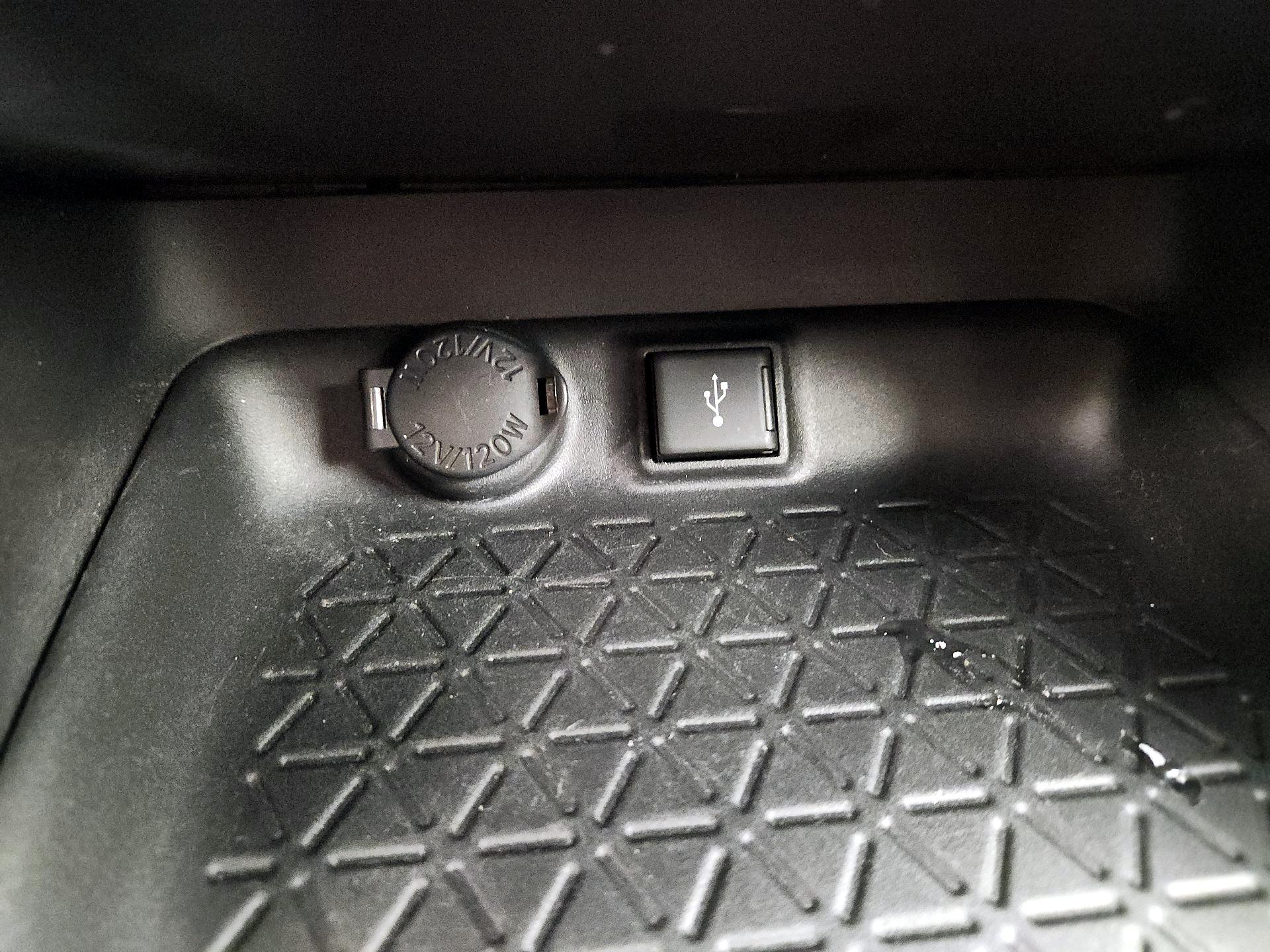 Thumbnail: 2021 Toyota RAV4 - 18