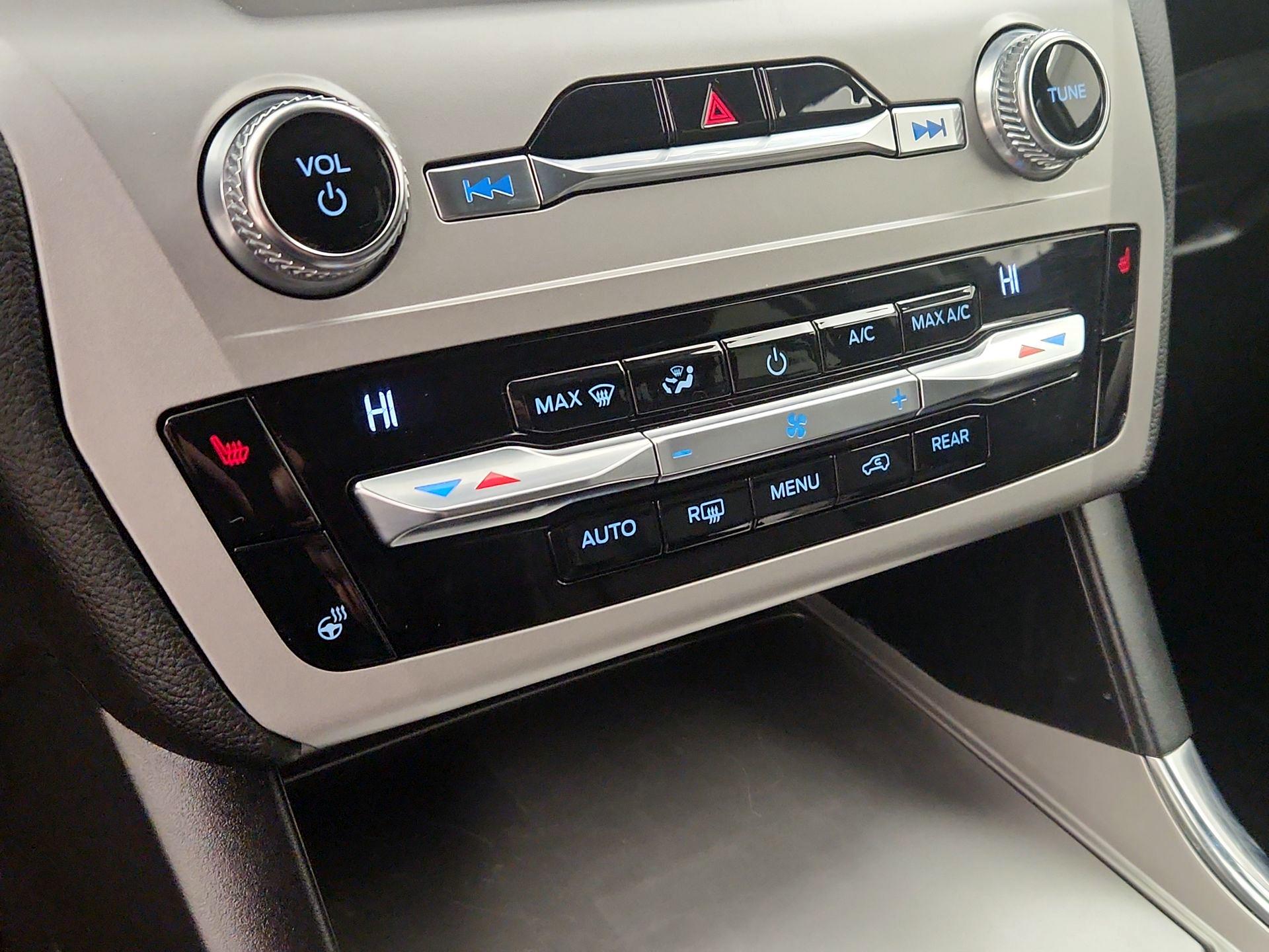 Thumbnail: 2021 Ford Explorer - 17