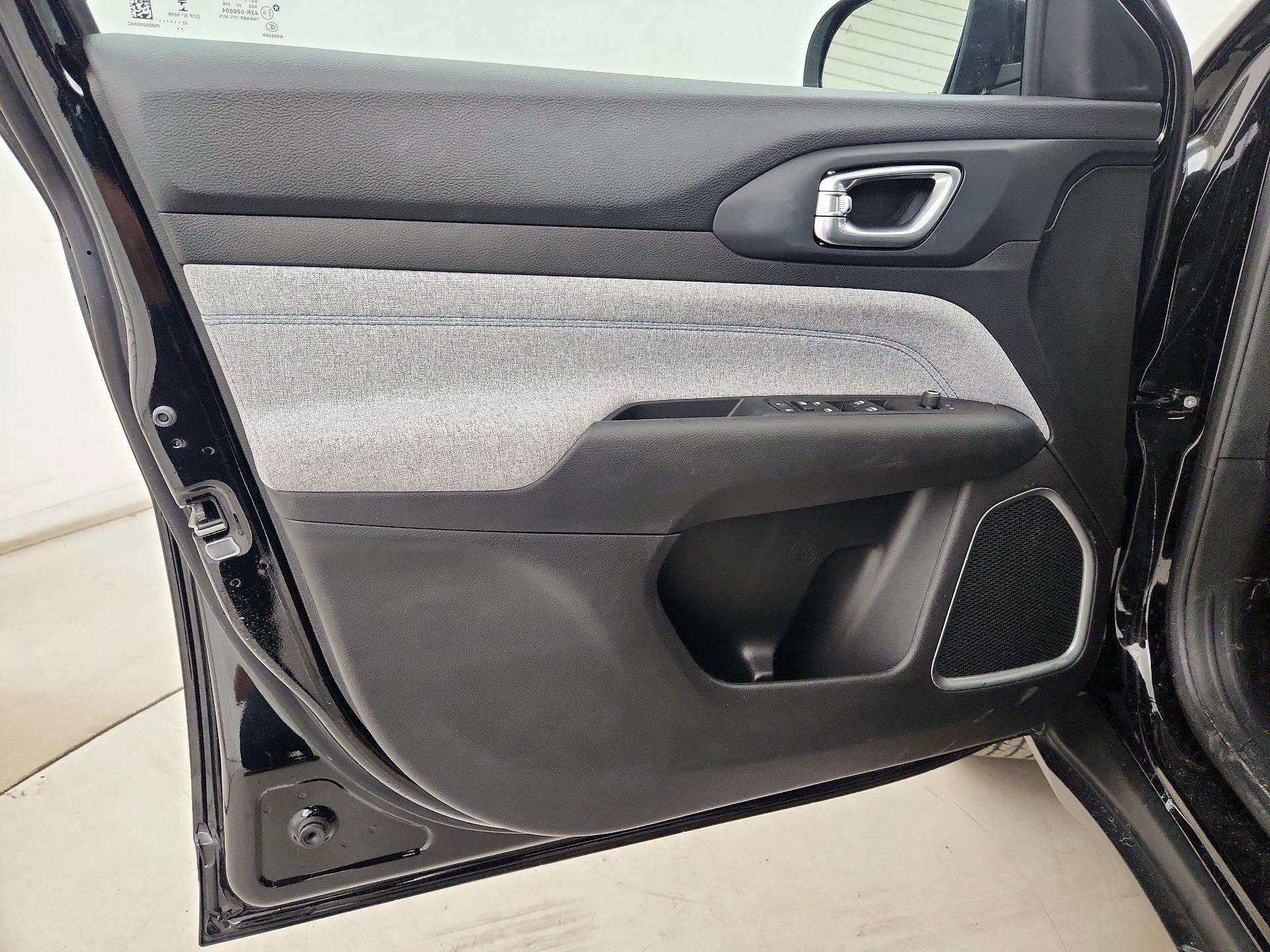 Thumbnail: 2022 Jeep Compass - 12