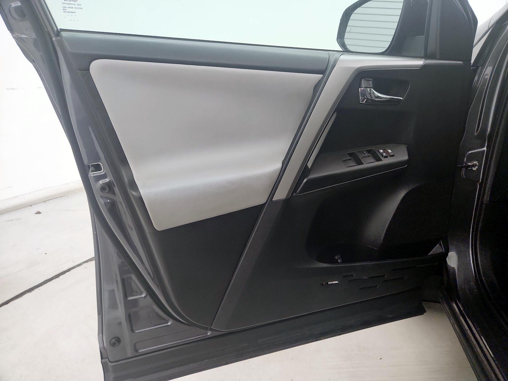 Thumbnail: 2017 Toyota RAV4 - 12