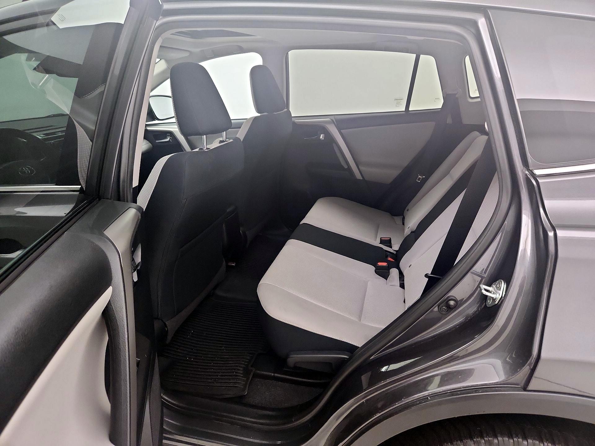 Thumbnail: 2017 Toyota RAV4 - 20