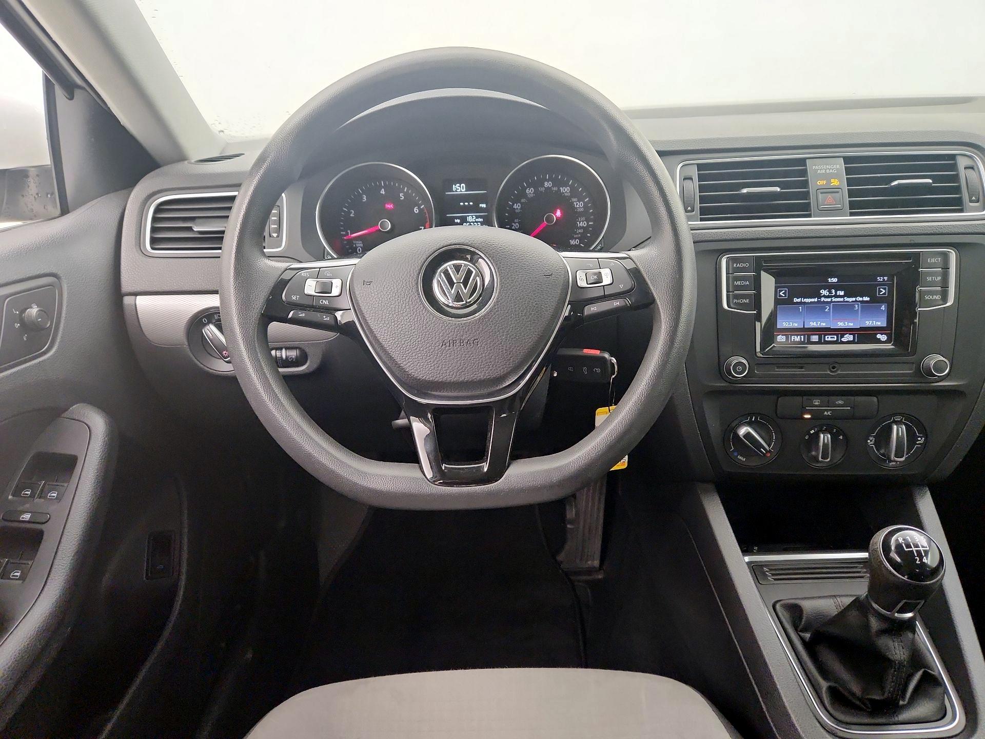 Thumbnail: 2017 Volkswagen Jetta - 10