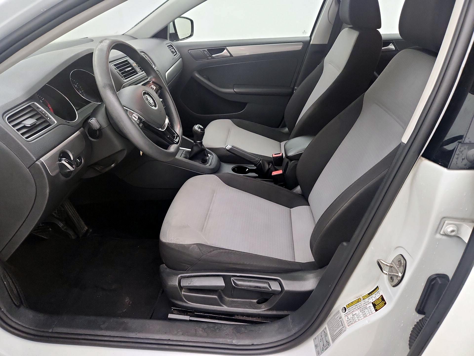 Thumbnail: 2017 Volkswagen Jetta - 11