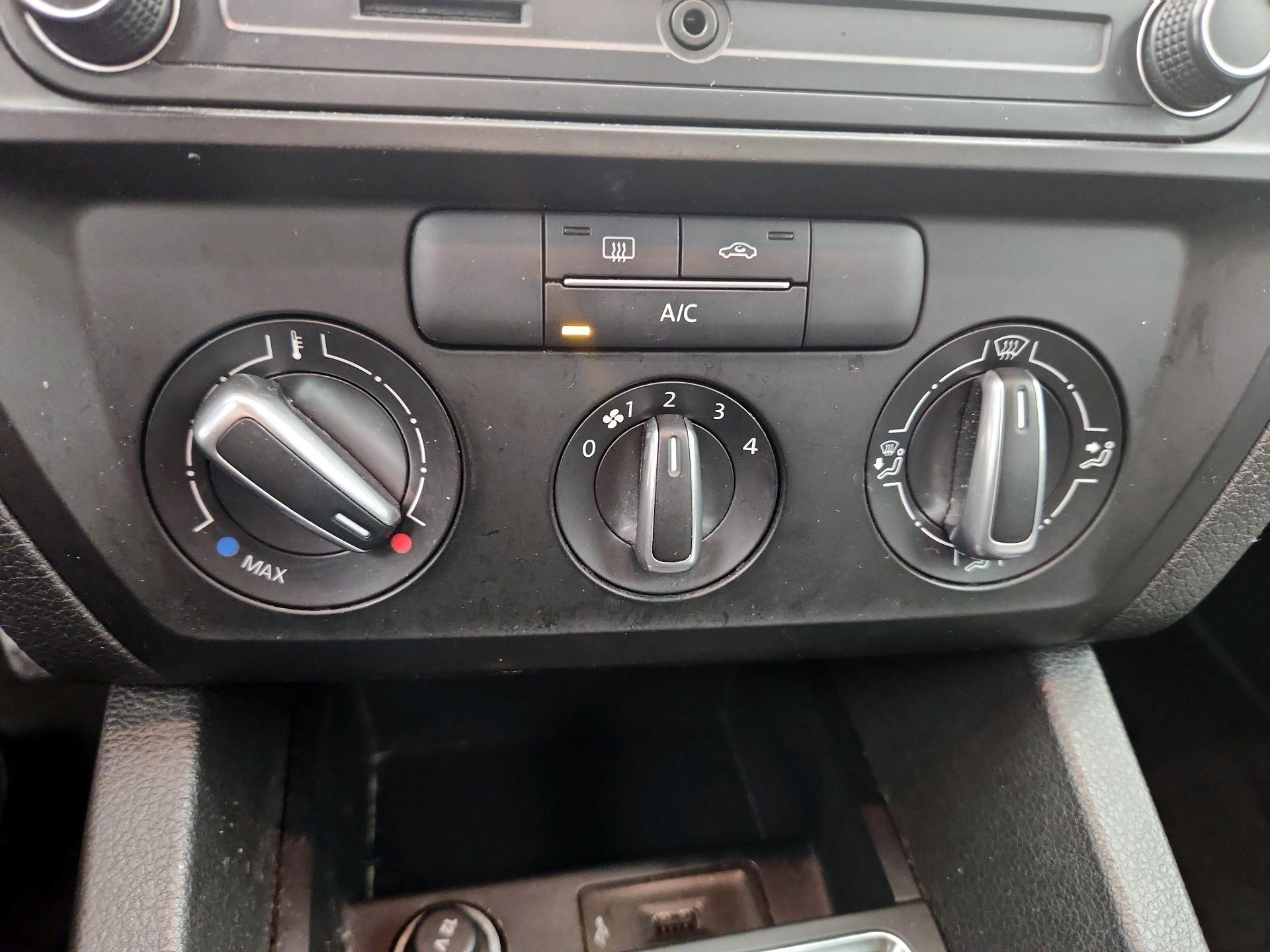 Thumbnail: 2017 Volkswagen Jetta - 16