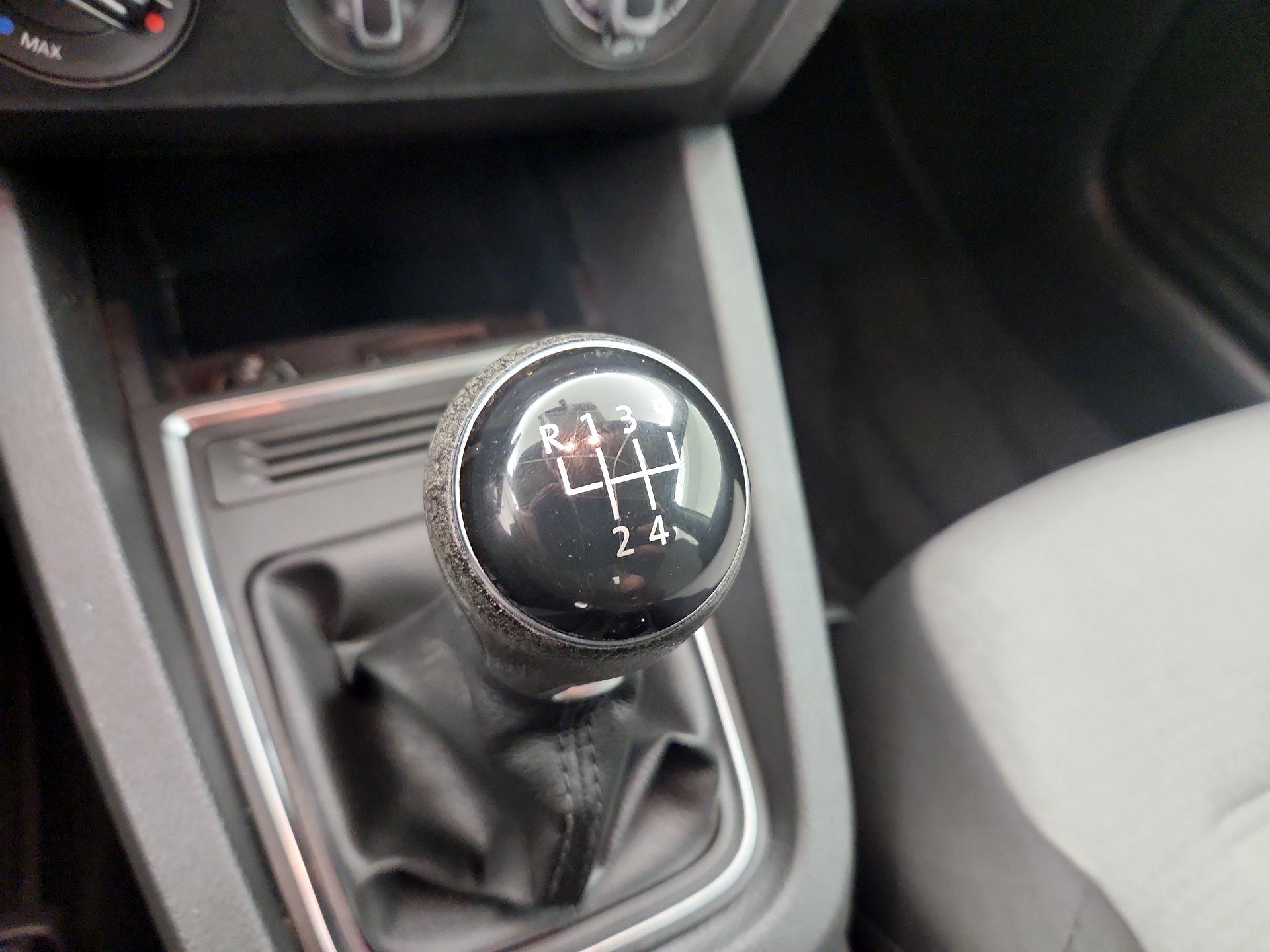 Thumbnail: 2017 Volkswagen Jetta - 17