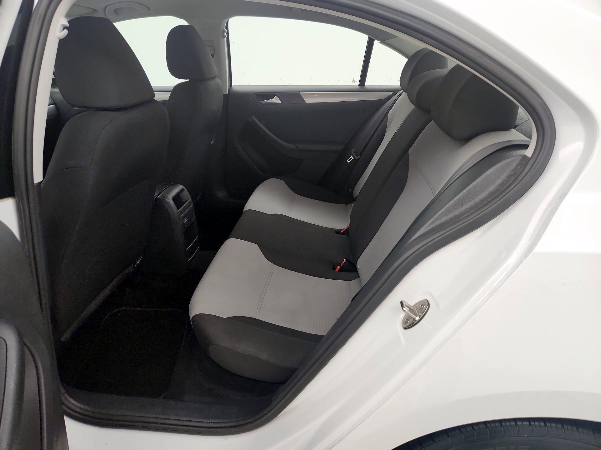 Thumbnail: 2017 Volkswagen Jetta - 19