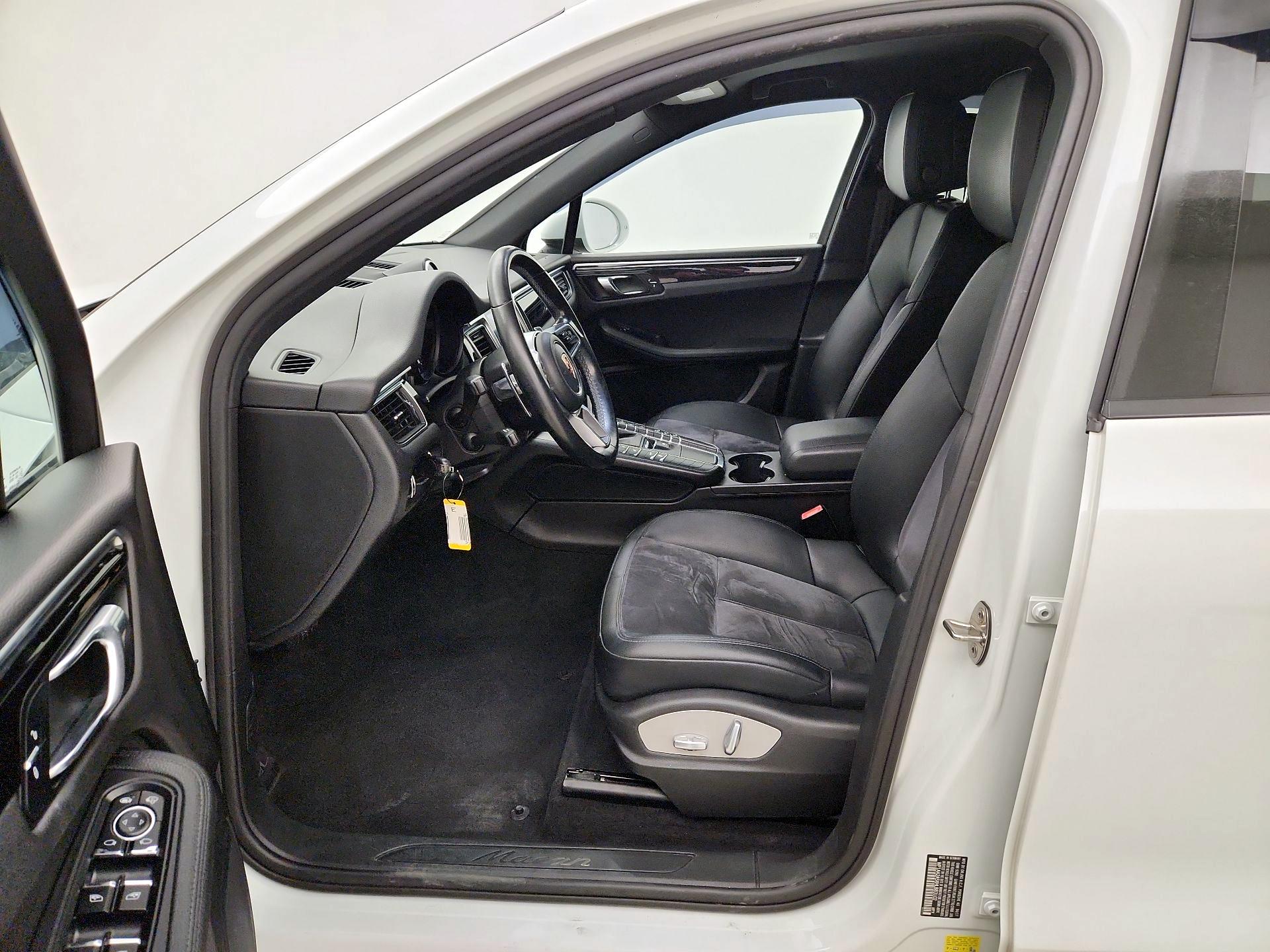 Thumbnail: 2017 Porsche Macan - 11