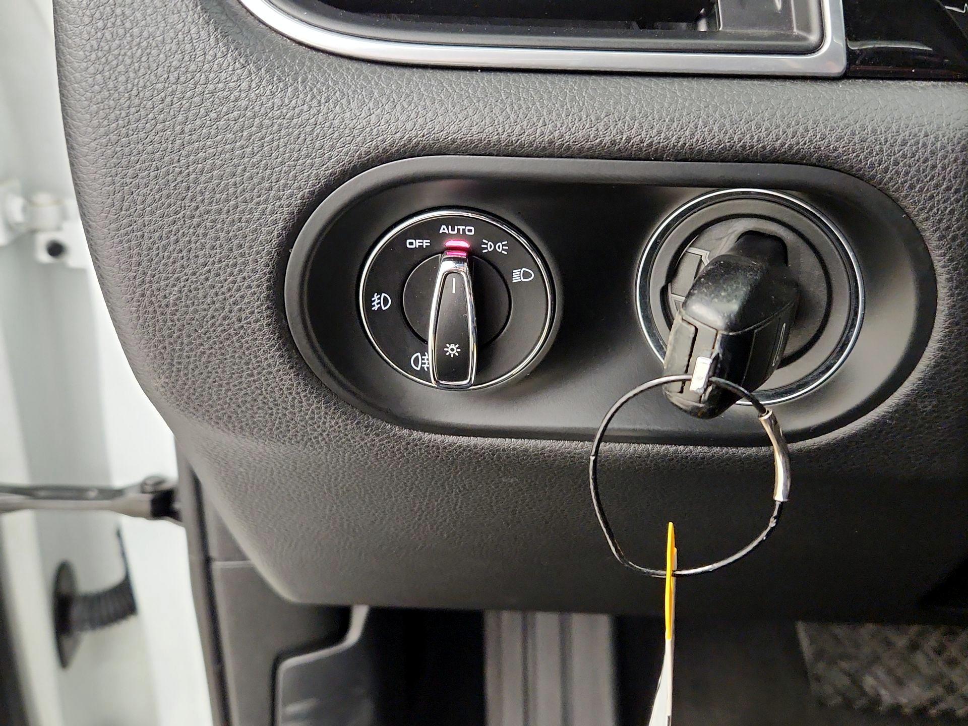 Thumbnail: 2017 Porsche Macan - 13