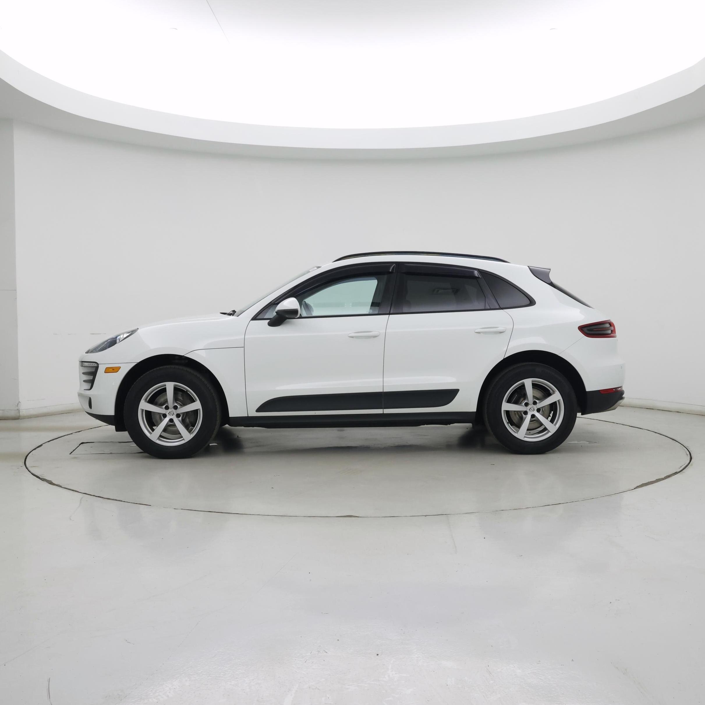 Thumbnail: 2017 Porsche Macan - 3