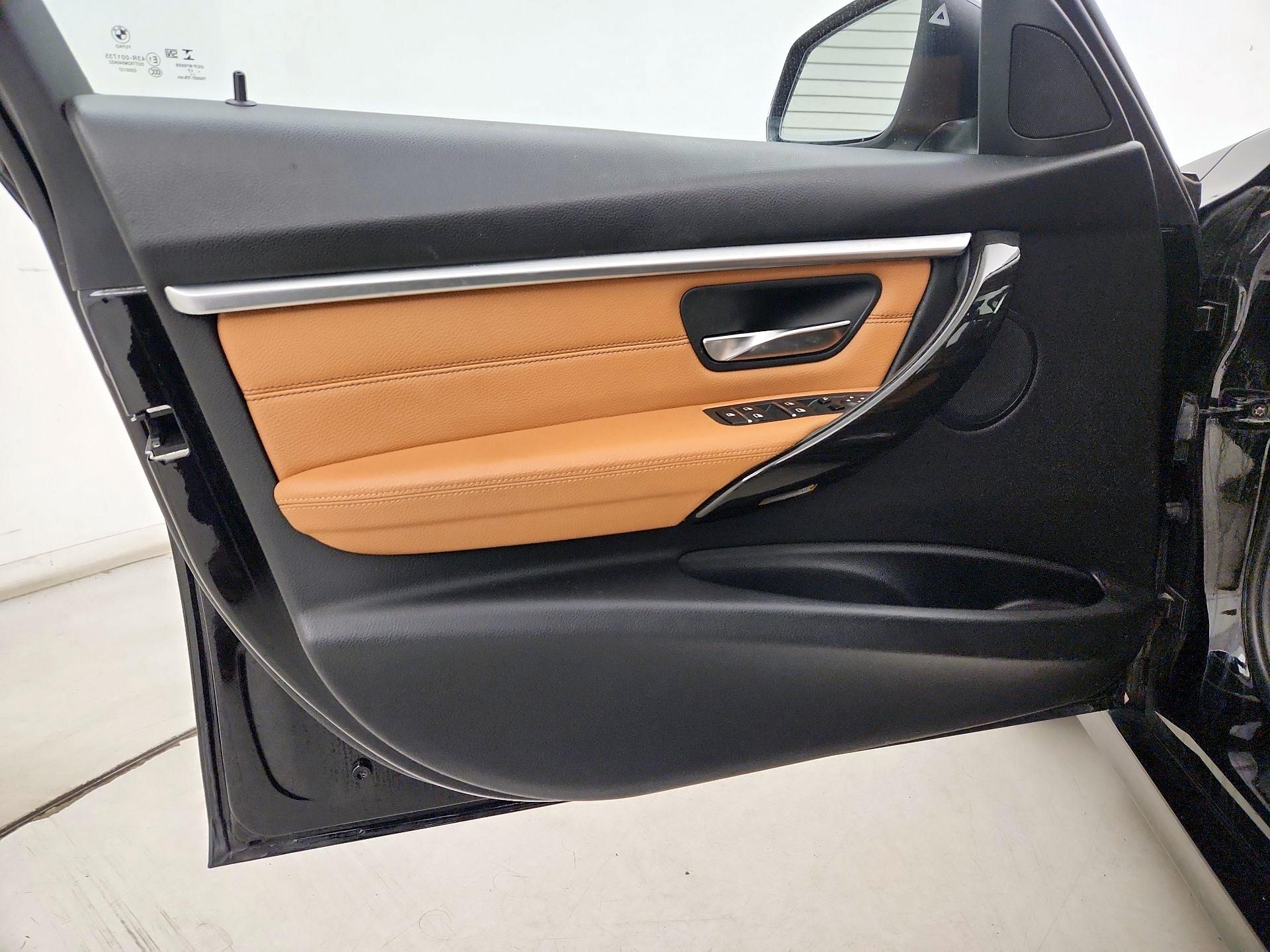 Thumbnail: 2018 BMW 3 Series - 12