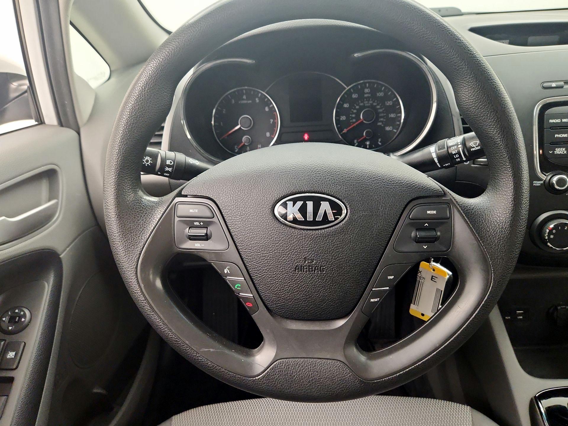 Thumbnail: 2017 Kia Forte - 10