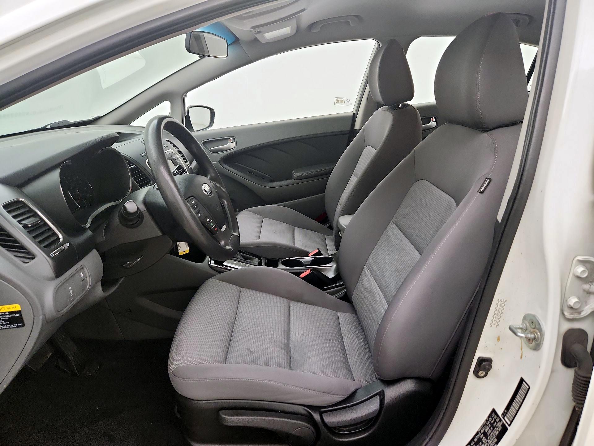 Thumbnail: 2017 Kia Forte - 11