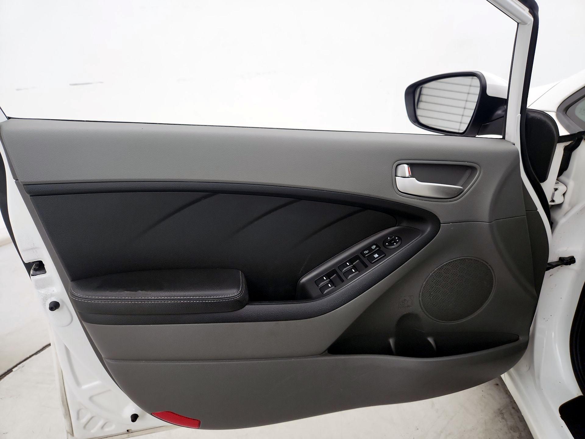 Thumbnail: 2017 Kia Forte - 12