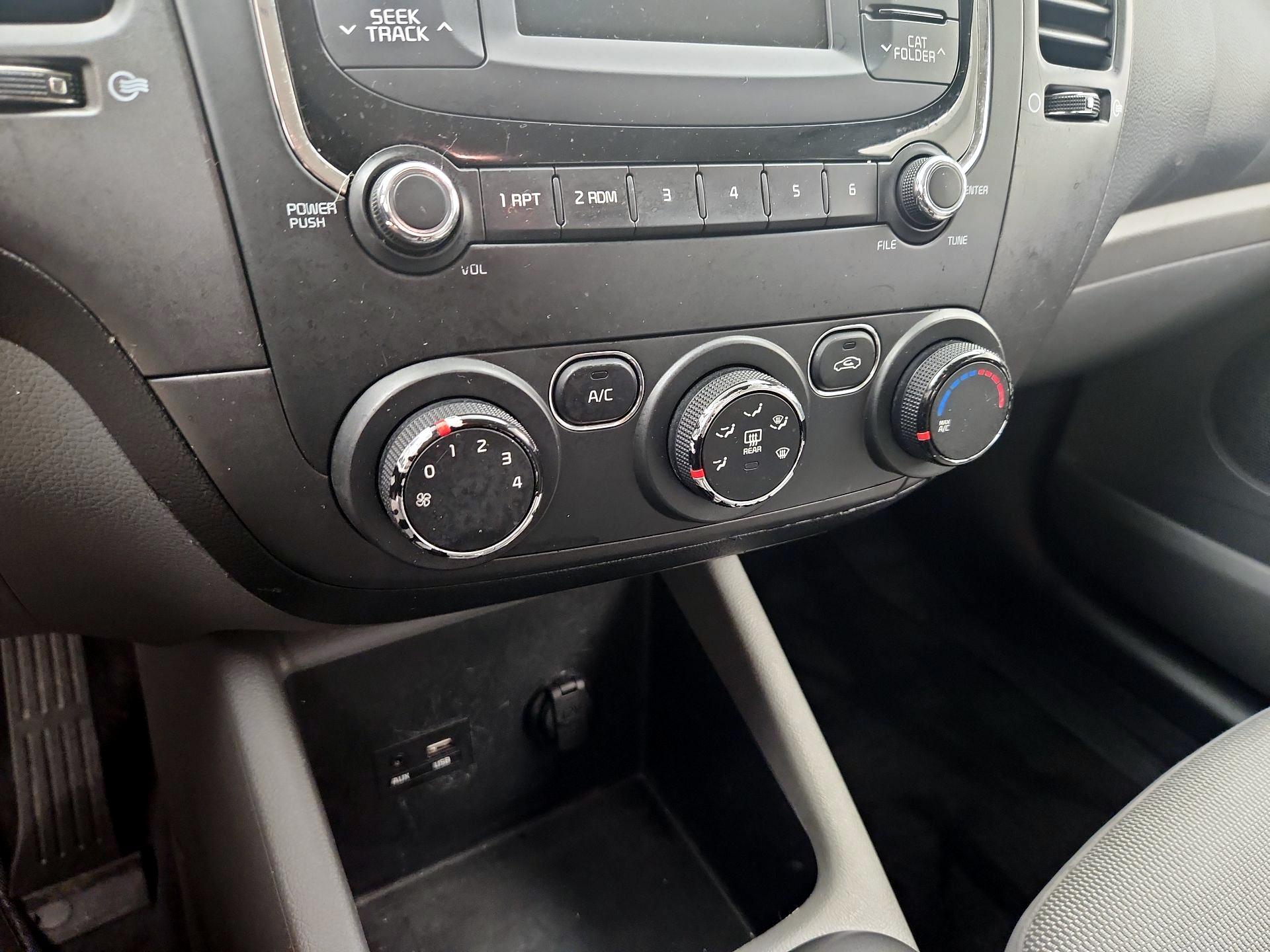 Thumbnail: 2017 Kia Forte - 14