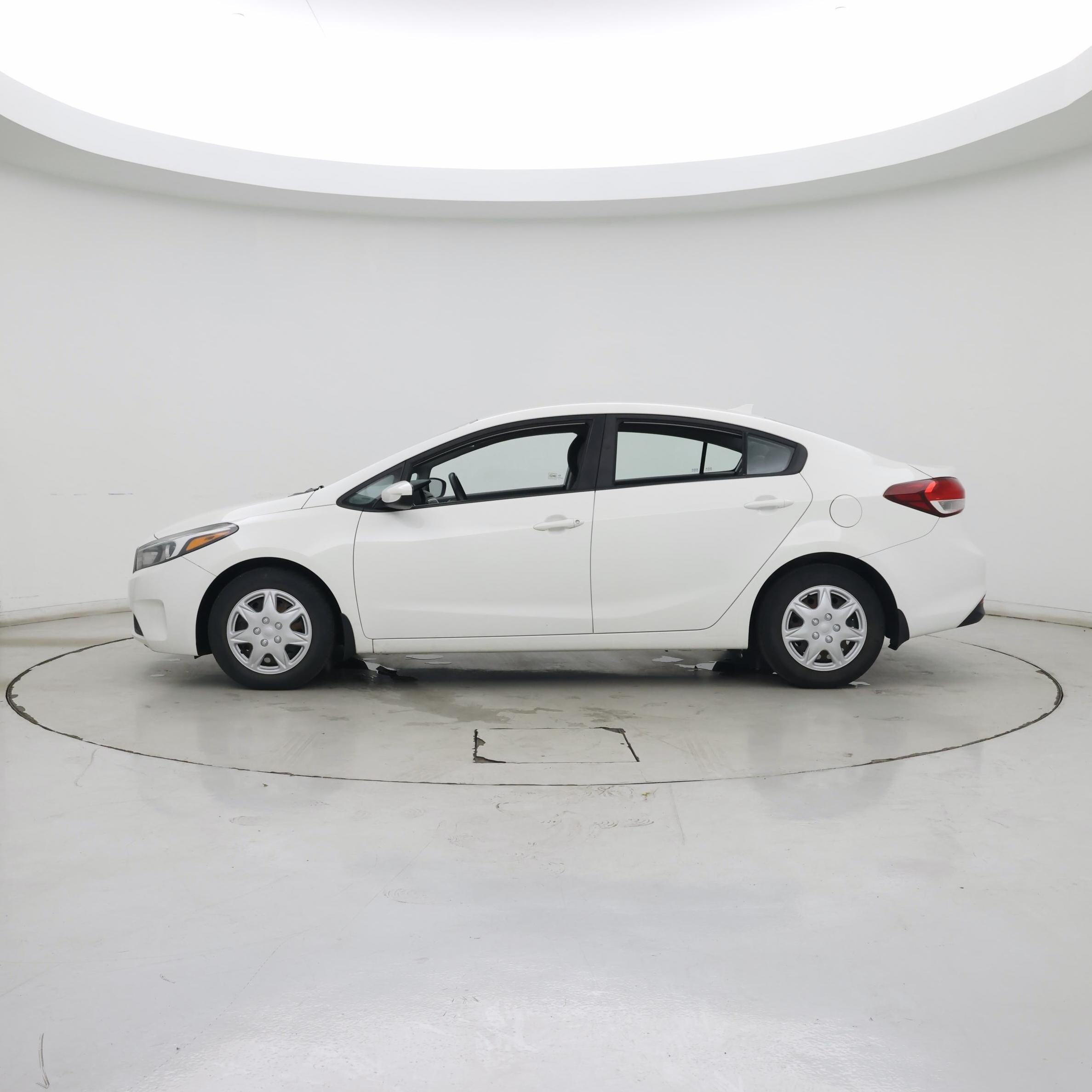Thumbnail: 2017 Kia Forte - 3