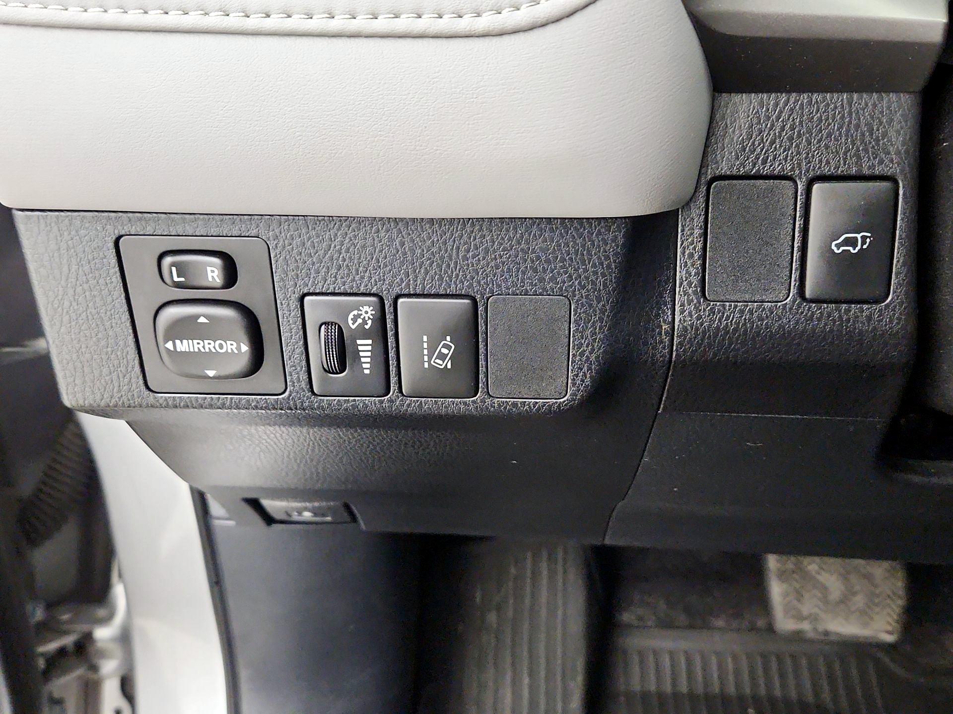 Thumbnail: 2018 Toyota RAV4 - 13