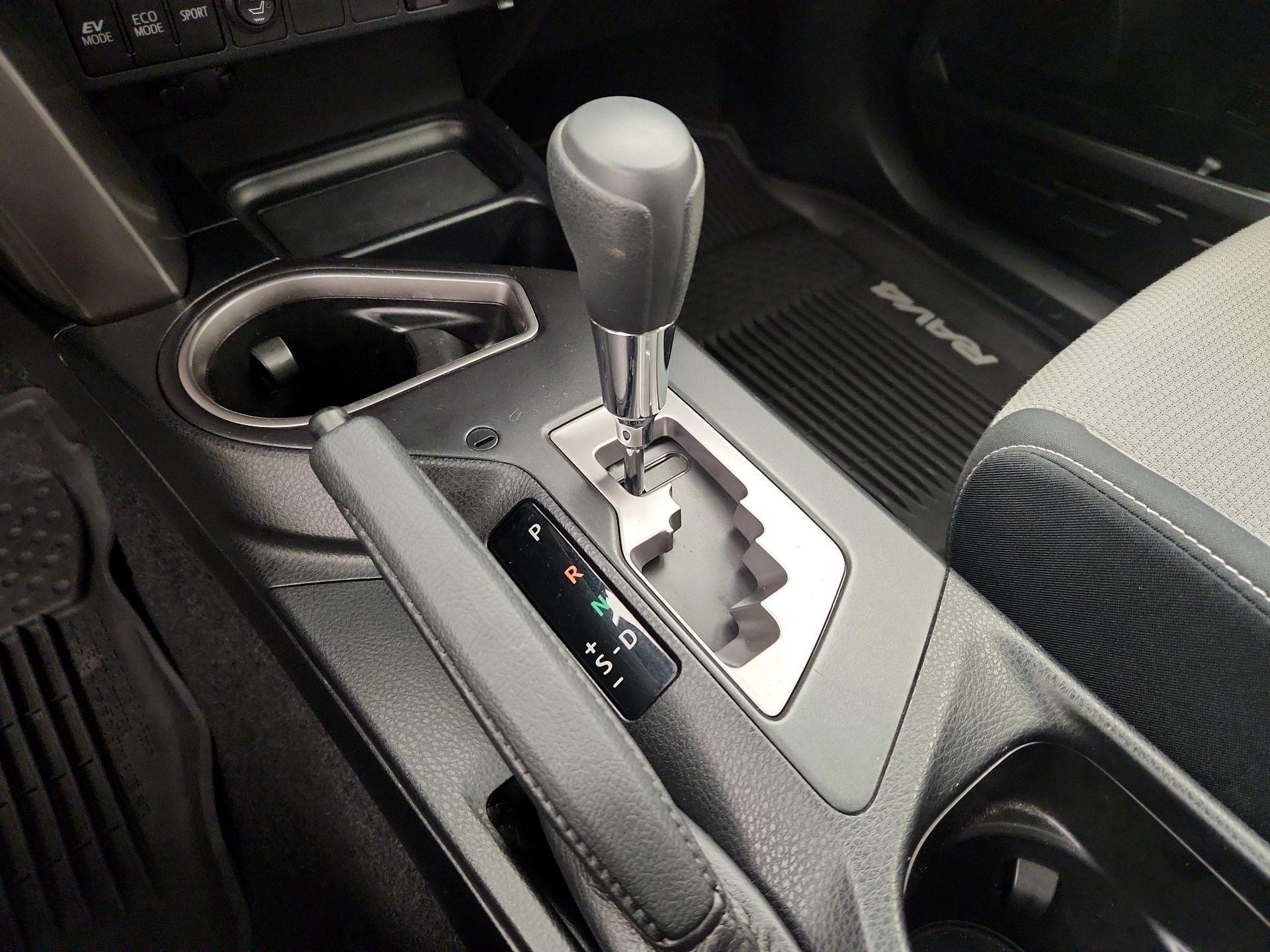 Thumbnail: 2018 Toyota RAV4 - 18