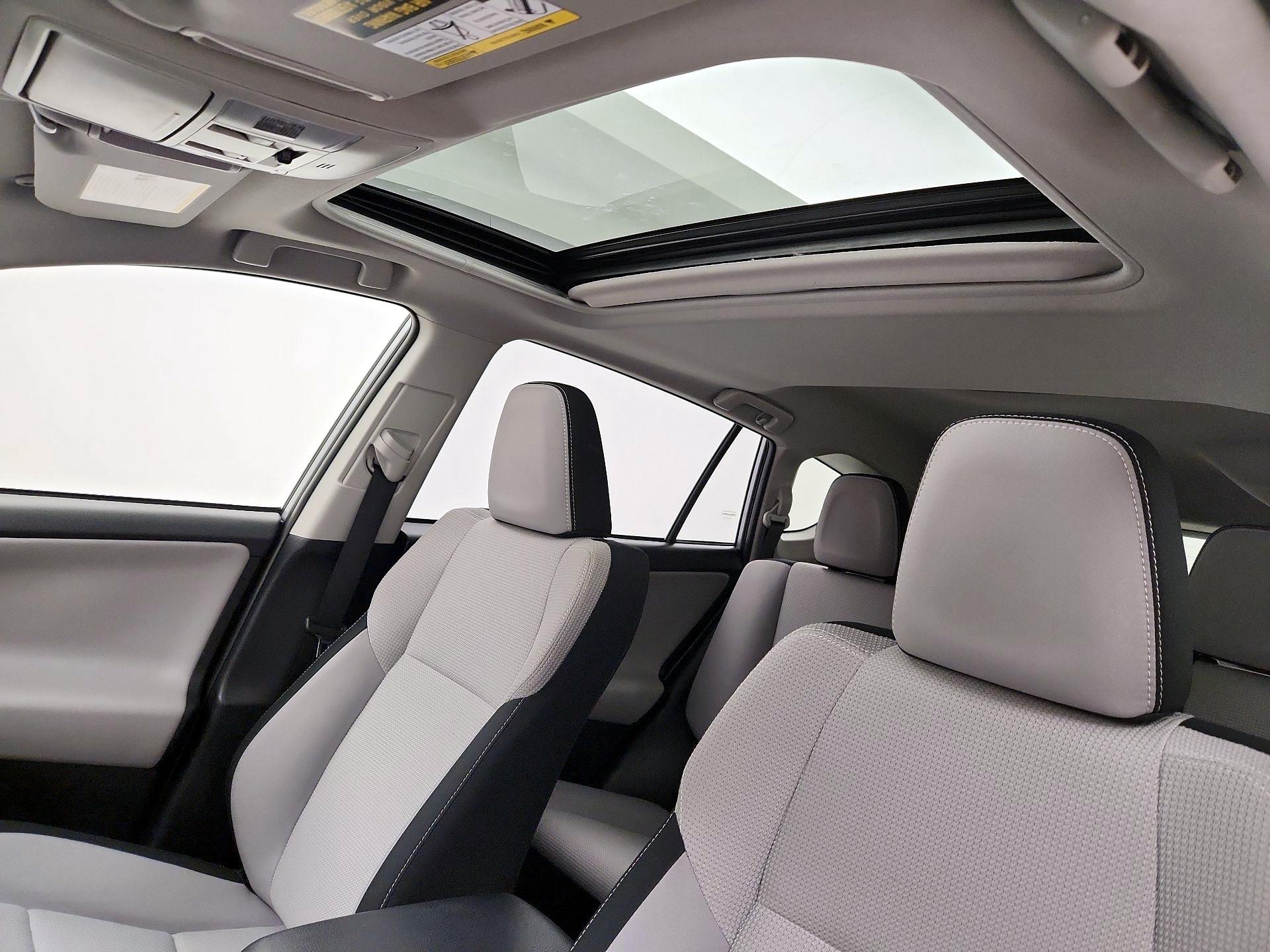 Thumbnail: 2018 Toyota RAV4 - 20