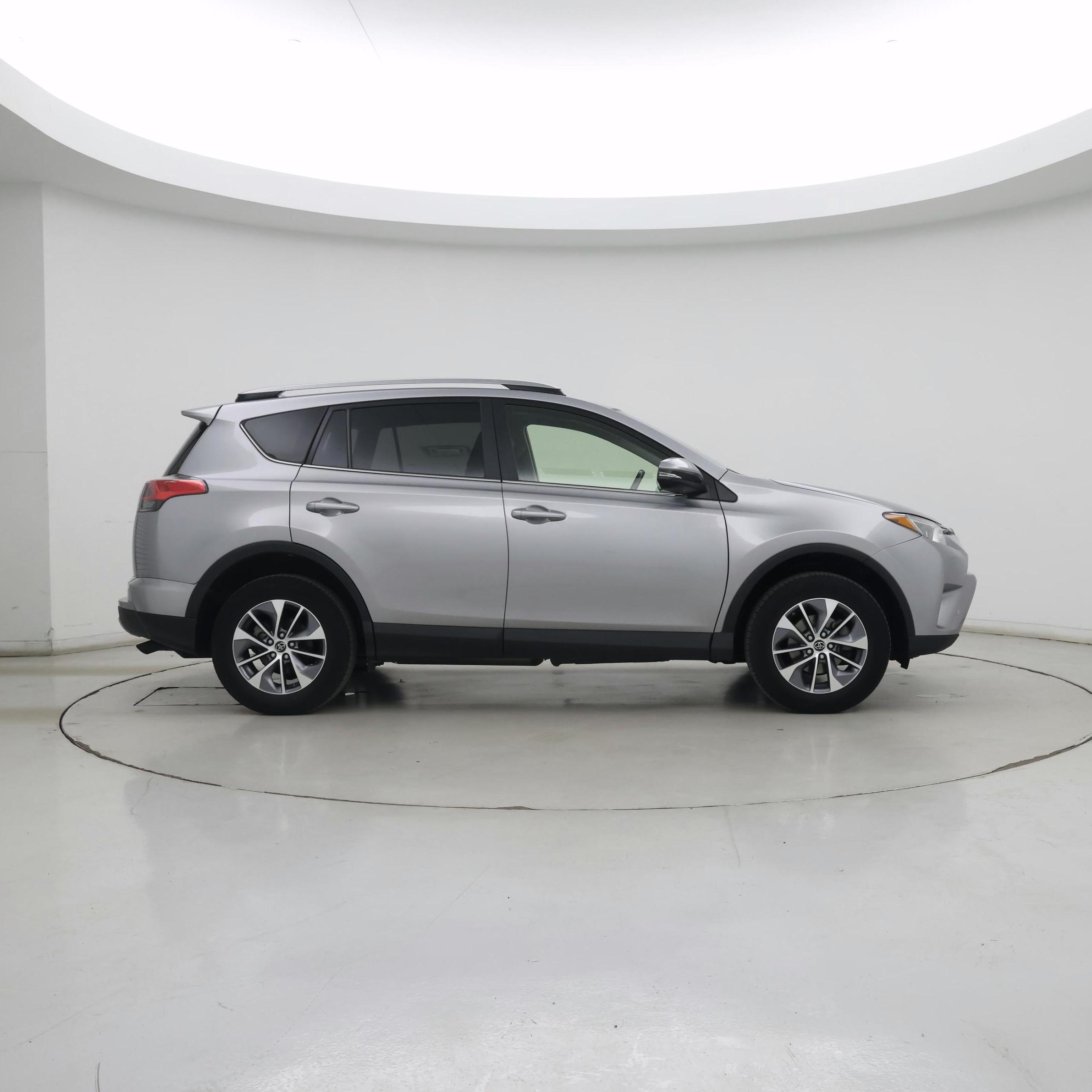 Thumbnail: 2018 Toyota RAV4 - 7