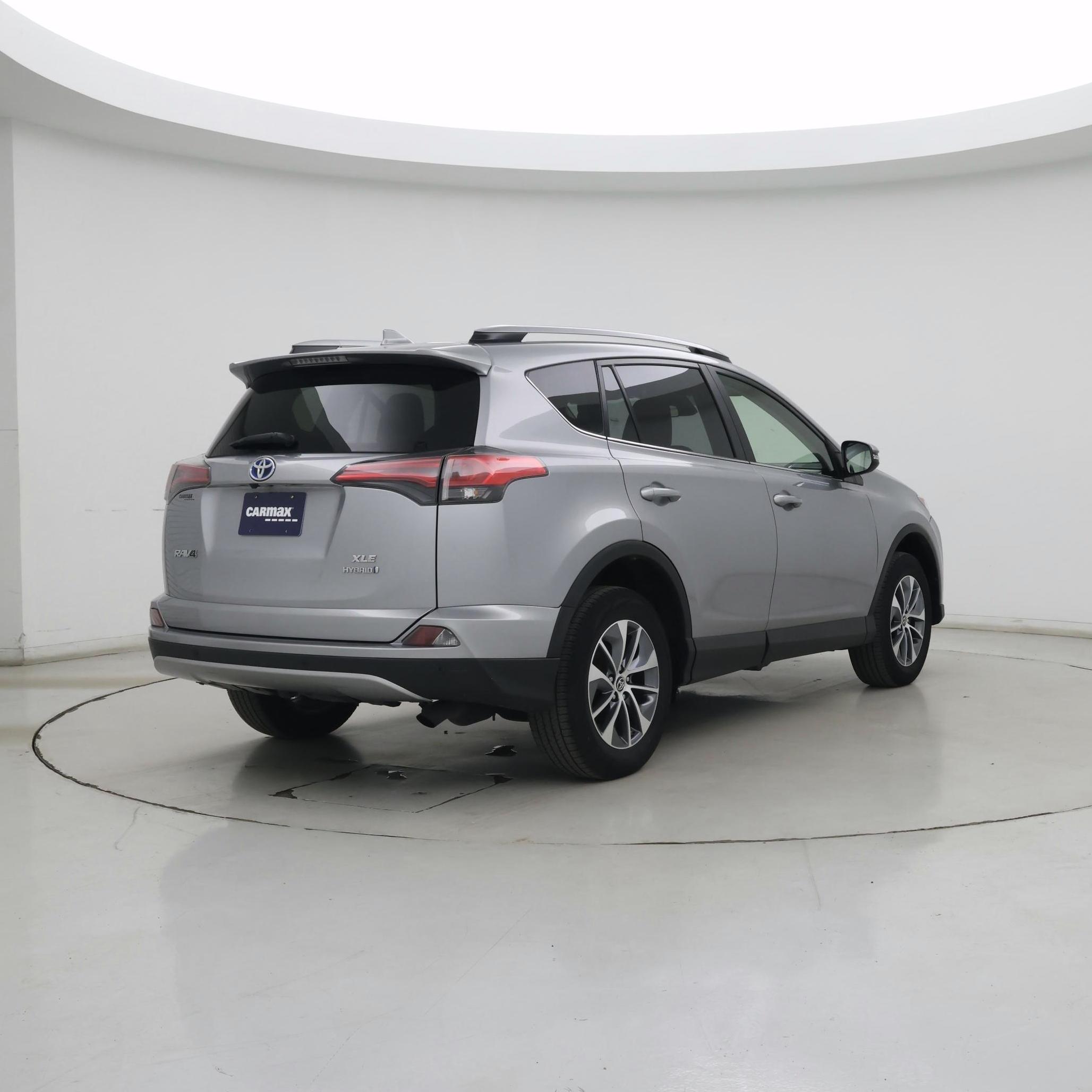 Thumbnail: 2018 Toyota RAV4 - 8